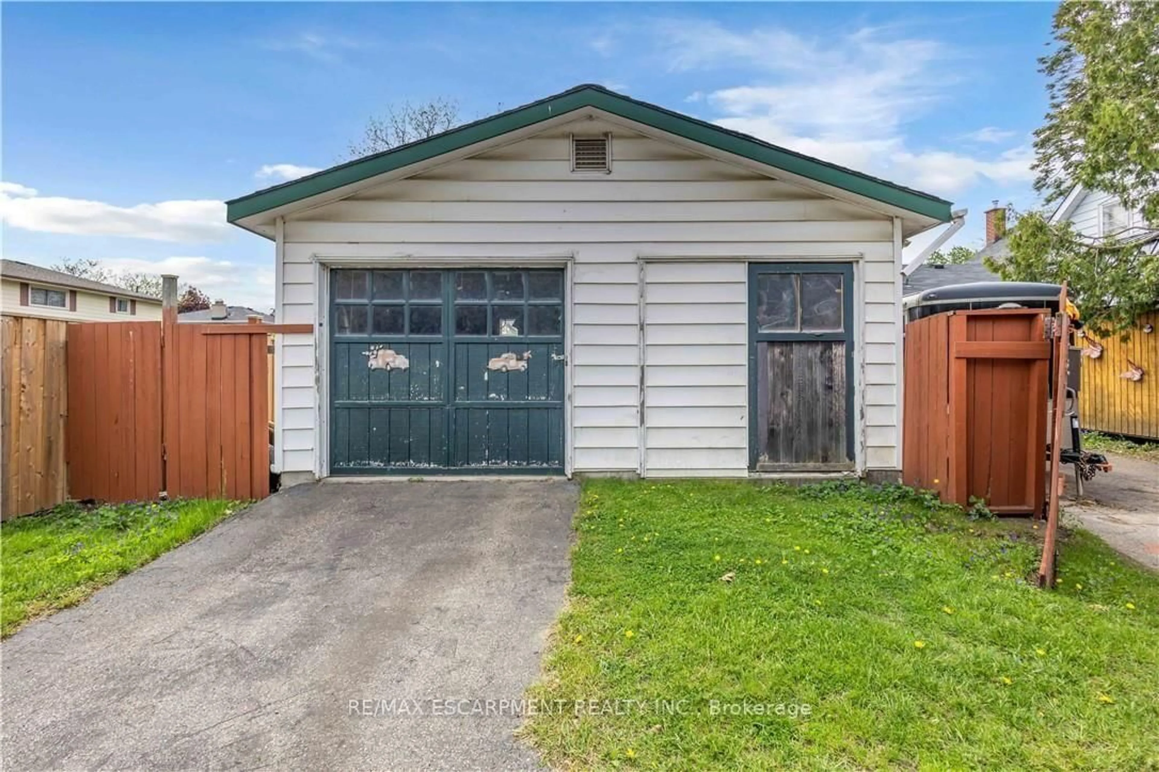 Shed for 35 James Ave, Brantford Ontario N3S 6Y2
