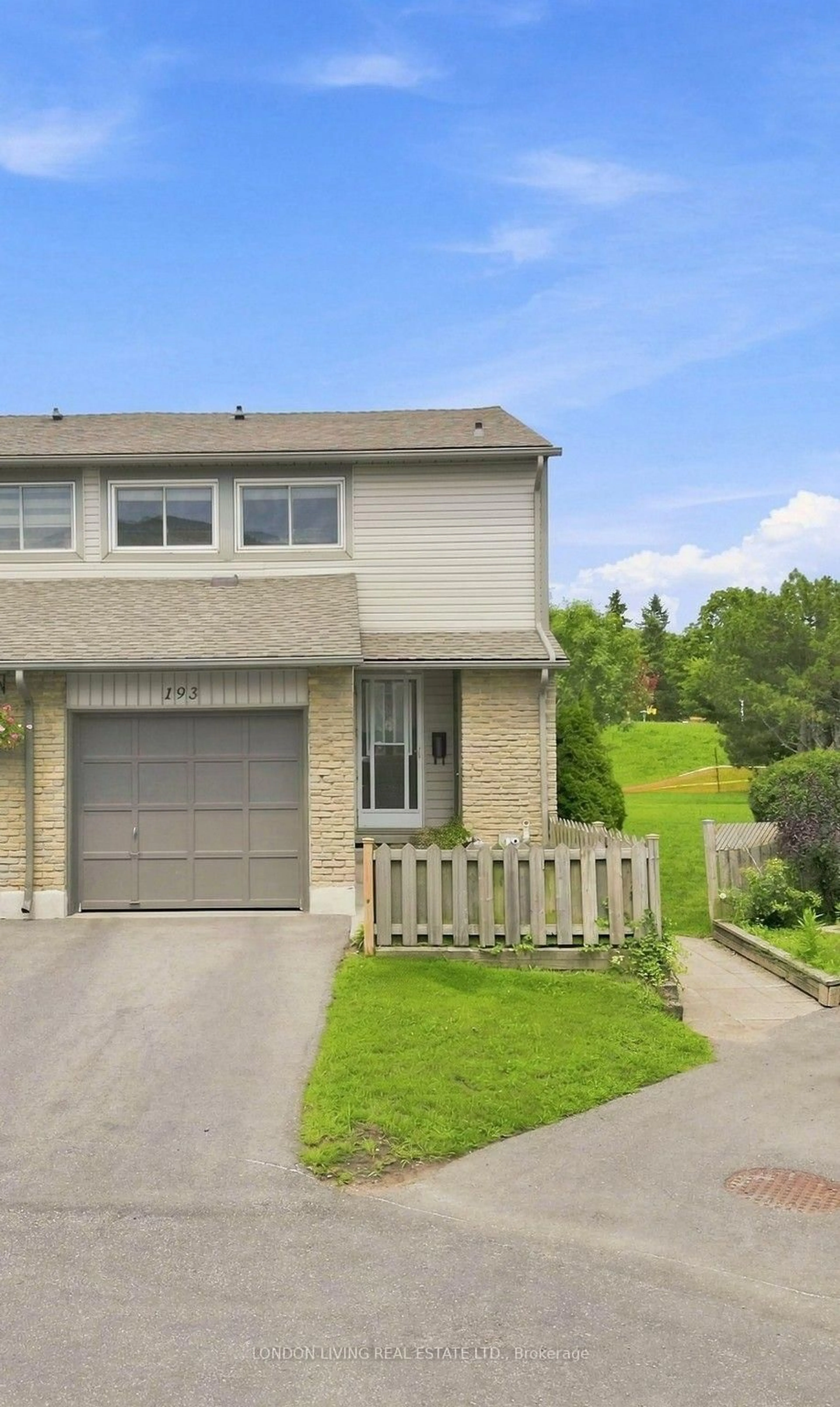 A pic from outside/outdoor area/front of a property/back of a property/a pic from drone, street for 193 Deveron Cres, London South Ontario N5Z 4J7