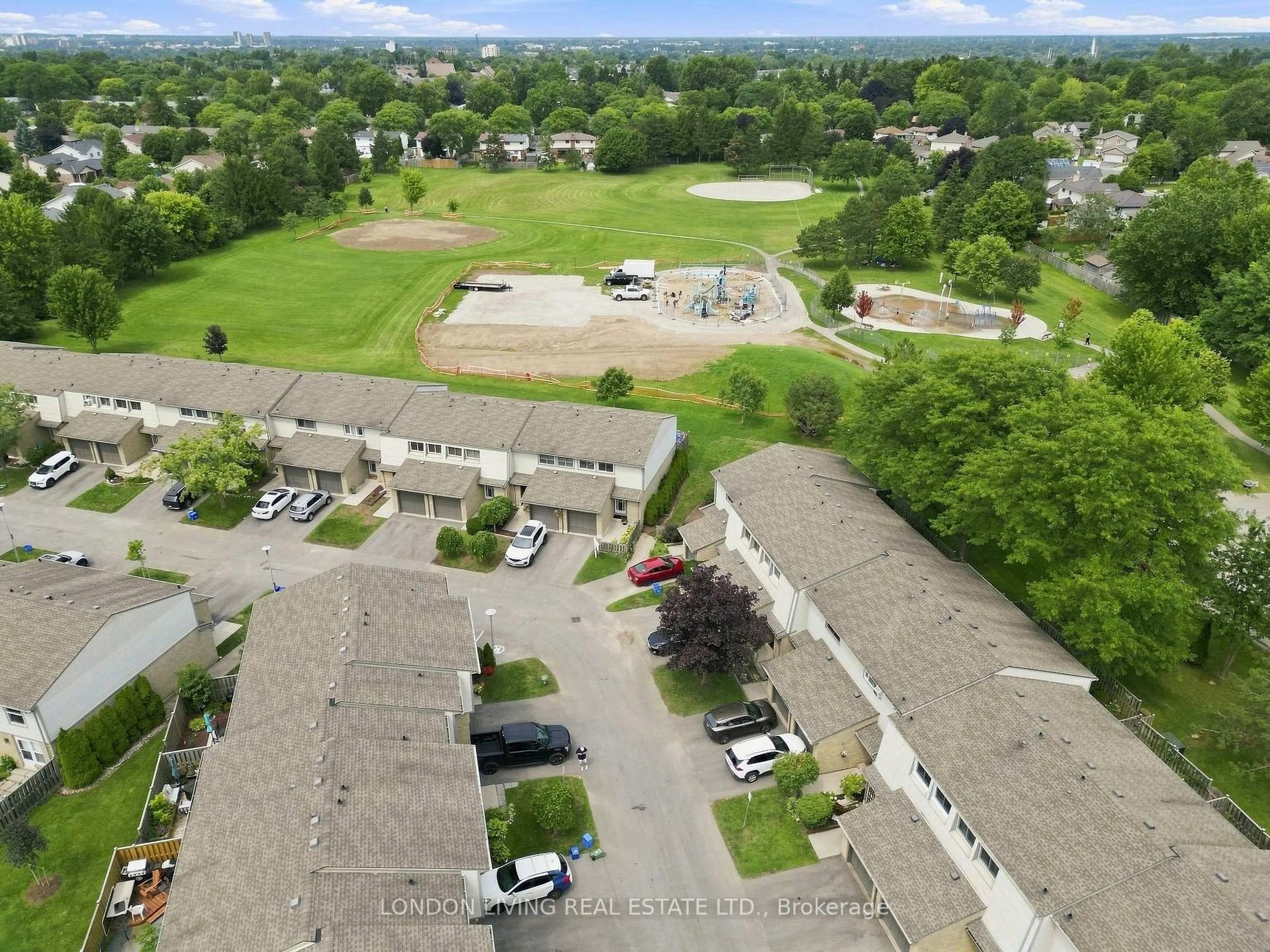 A pic from outside/outdoor area/front of a property/back of a property/a pic from drone, unknown for 193 Deveron Cres, London South Ontario N5Z 4J7