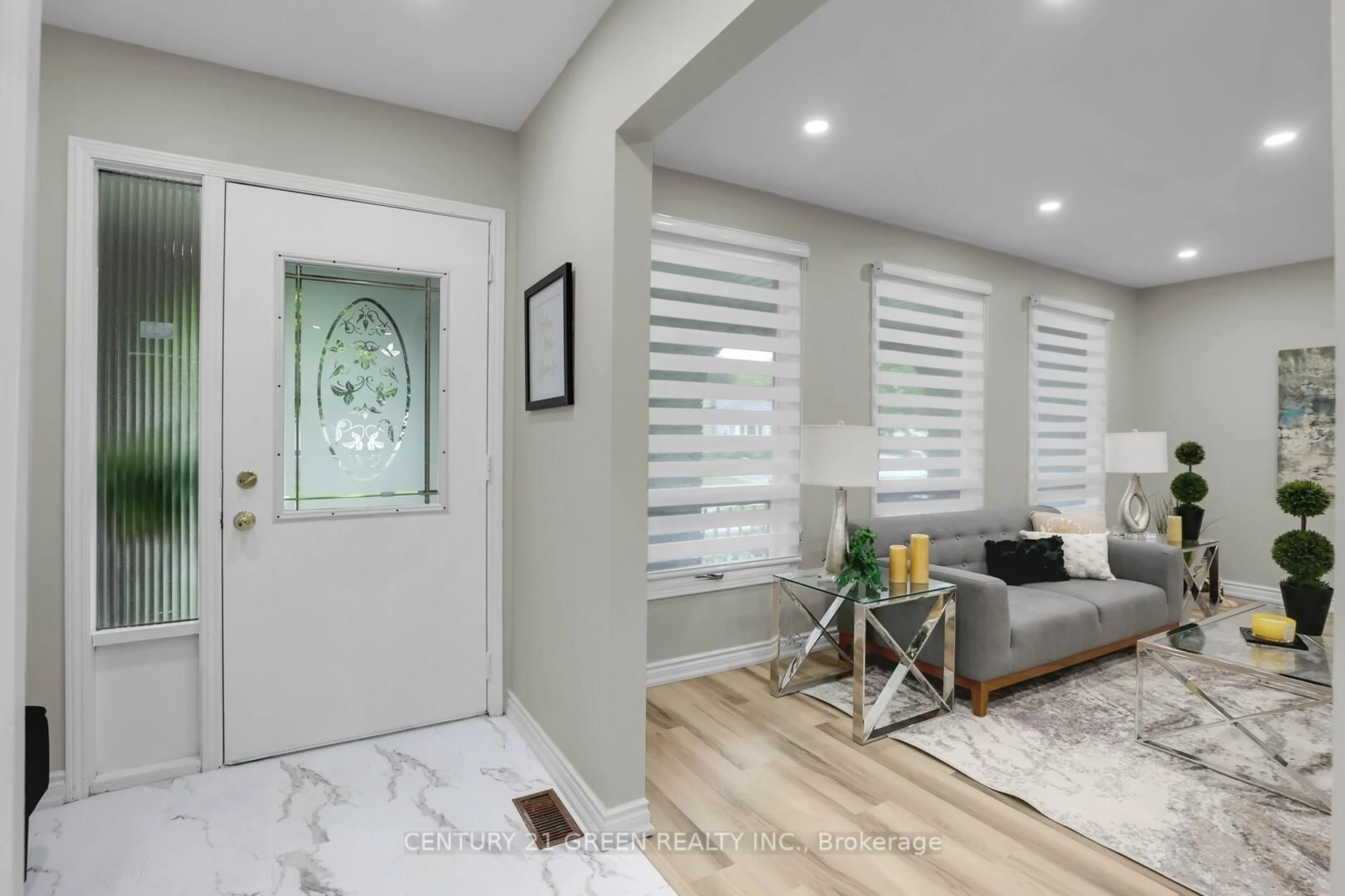 Indoor entryway for 7812 Badger Rd, Niagara Falls Ontario L2H 2J5