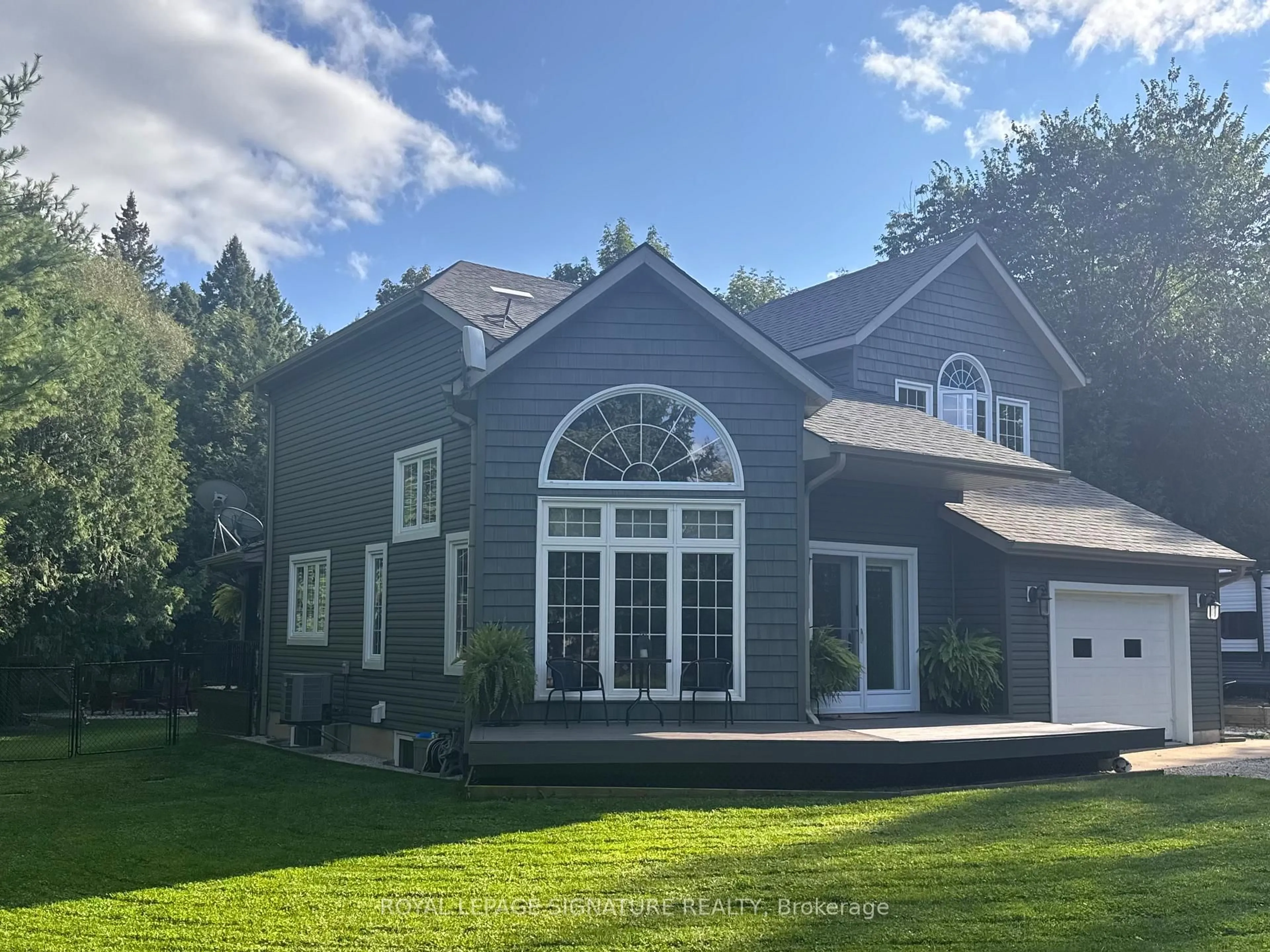 Home with vinyl exterior material, unknown for 777320 Highway 10, Chatsworth Ontario N0H 1R0