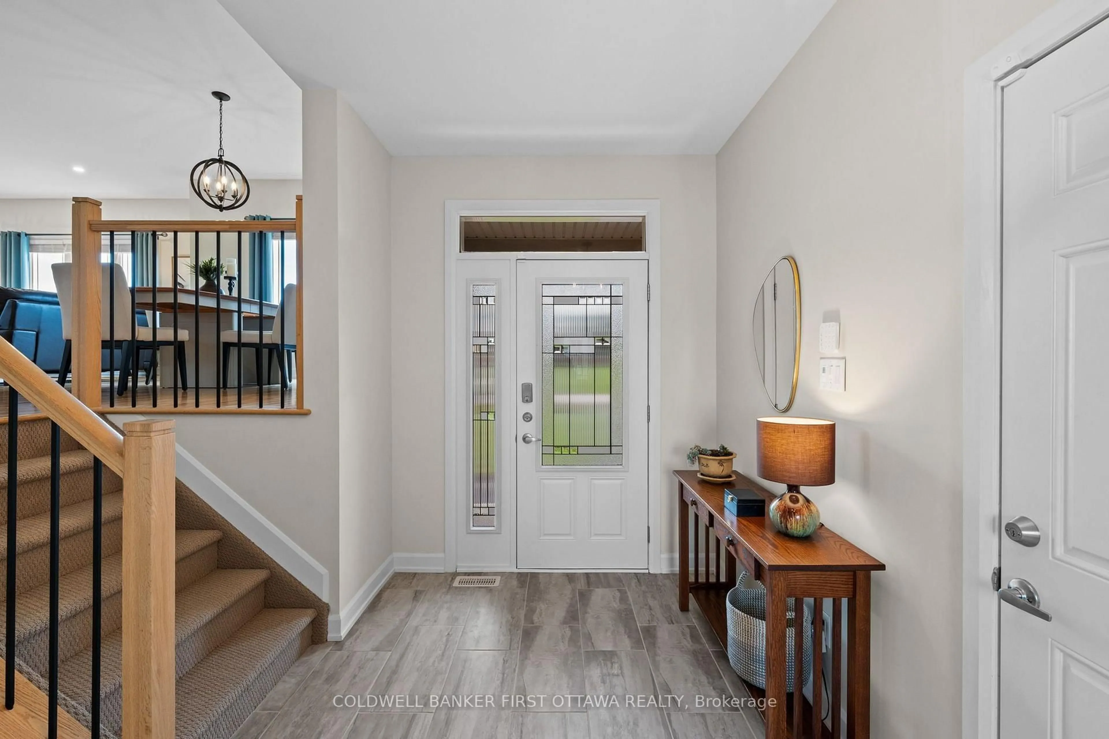 Indoor entryway for 216 Owen Lucas St, Arnprior Ontario K7S 3G8