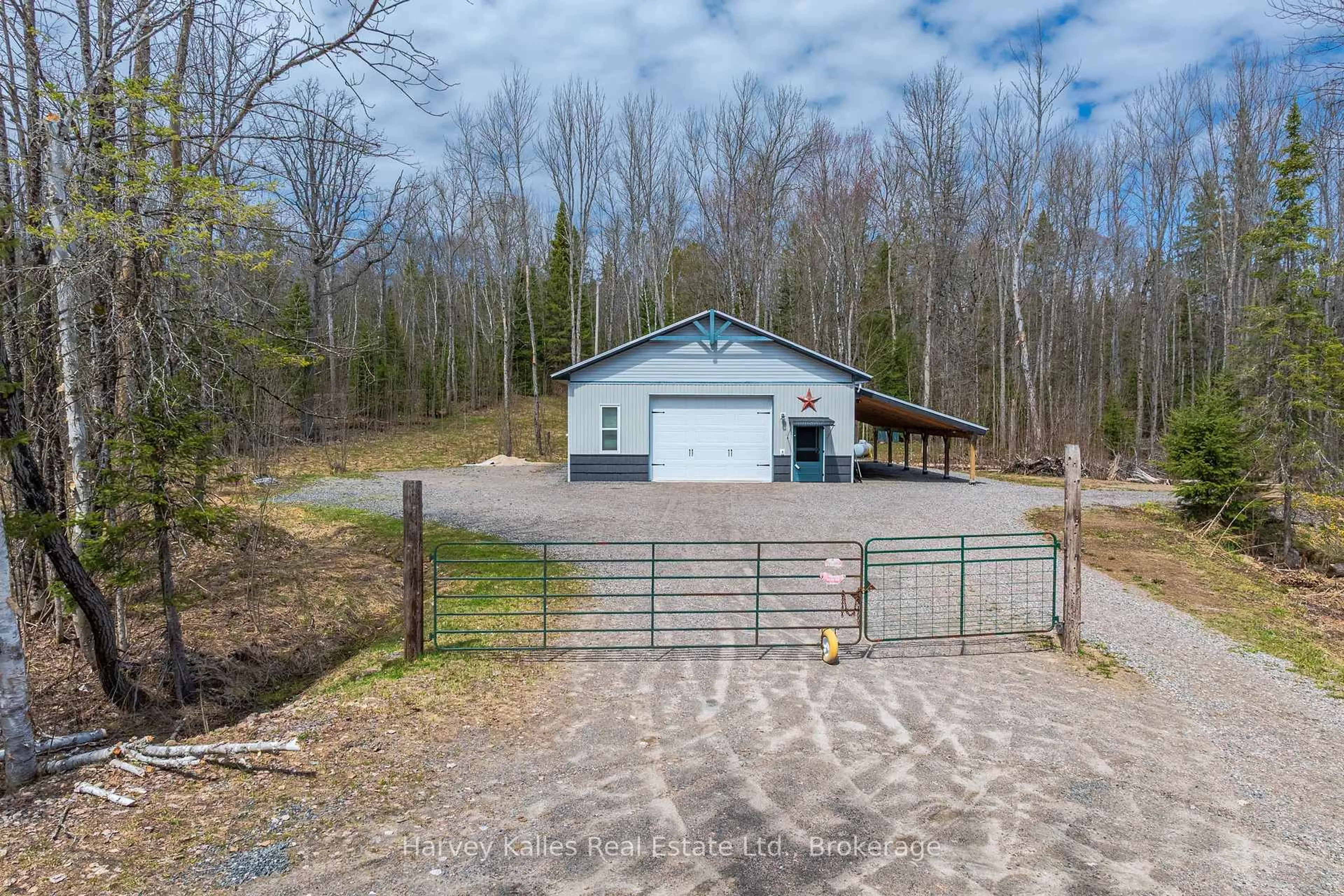 A pic from outside/outdoor area/front of a property/back of a property/a pic from drone, unknown for 40 Sunset Cove Rd, Seguin Ontario P2A 0B4