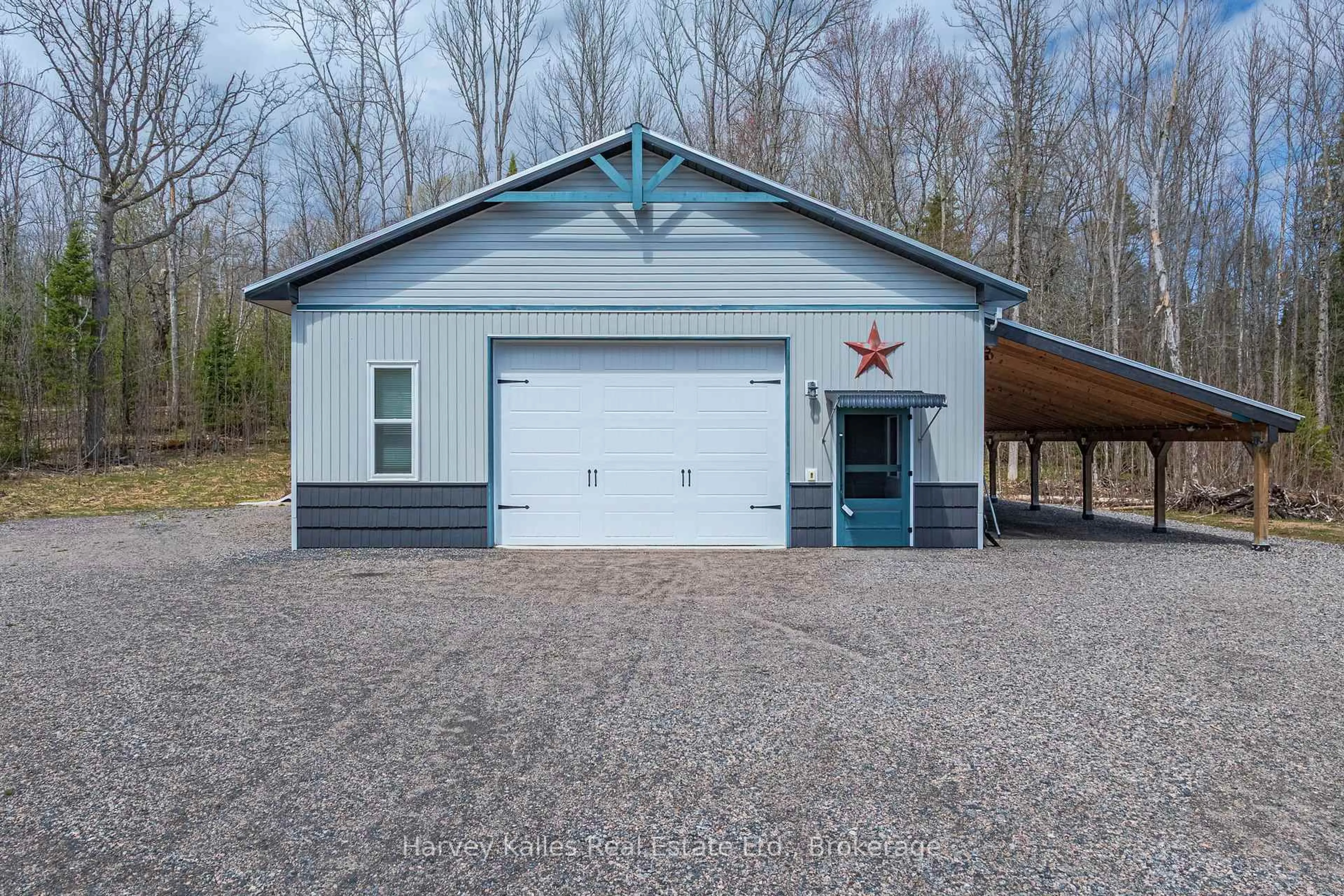 Indoor garage for 40 Sunset Cove Rd, Seguin Ontario P2A 0B4