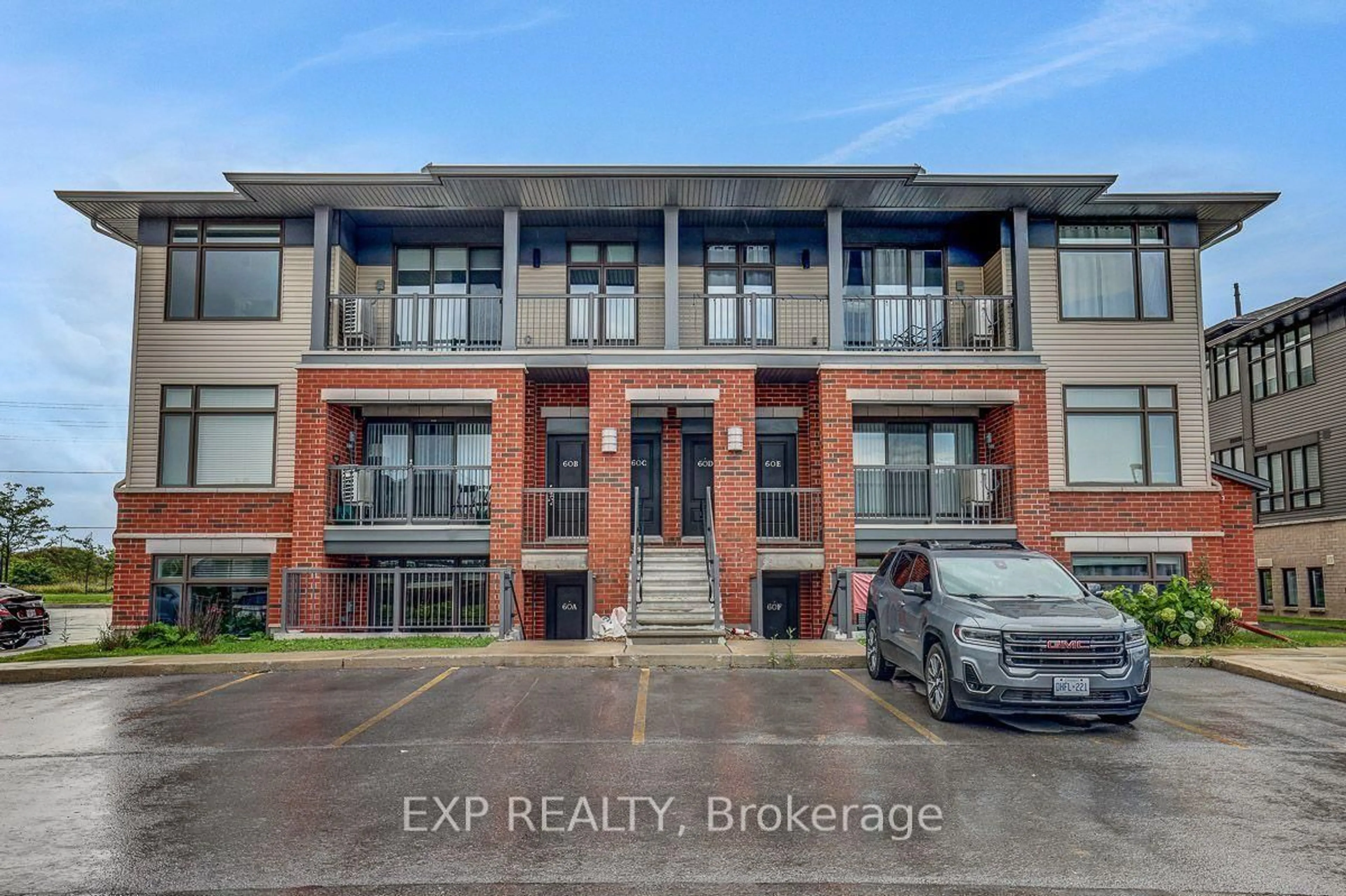 A pic from outside/outdoor area/front of a property/back of a property/a pic from drone, building for 60 Jaguar Private #C, Ottawa Ontario K2V 0J2