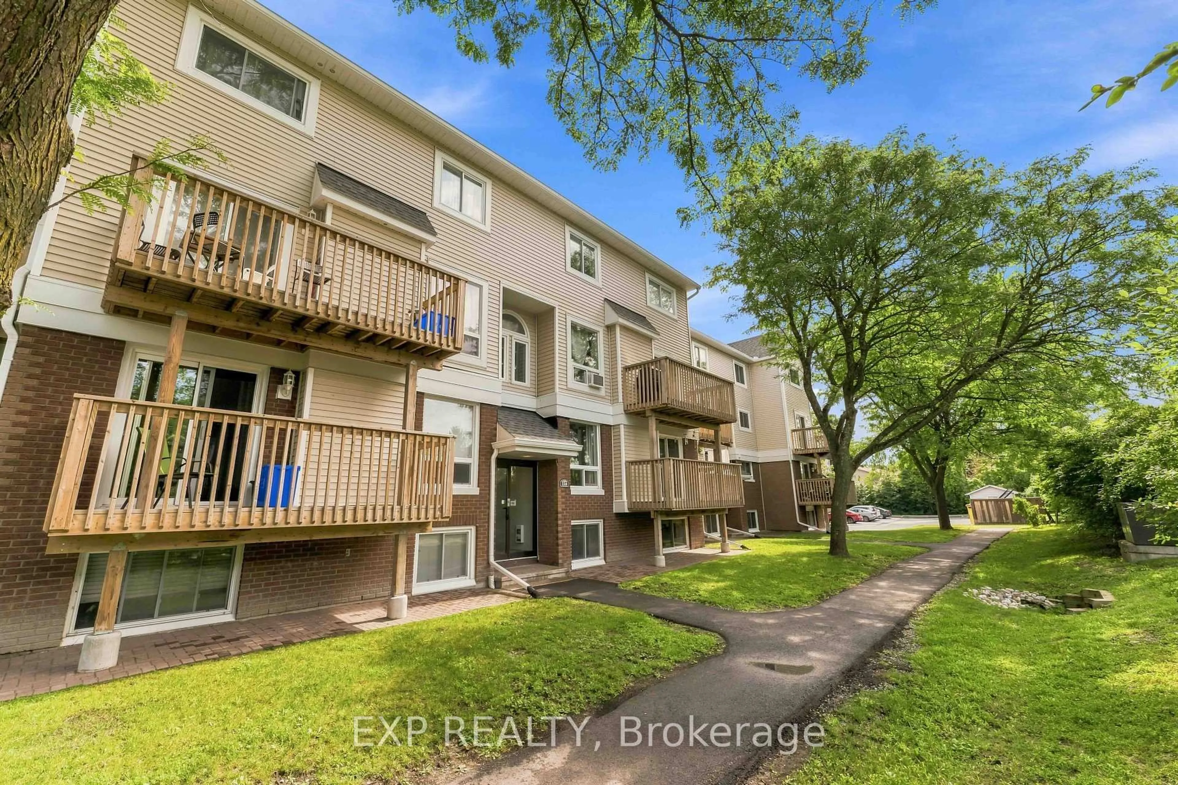 Patio, unknown for 320 Fenerty Crt #2, Ottawa Ontario K2L 3A8