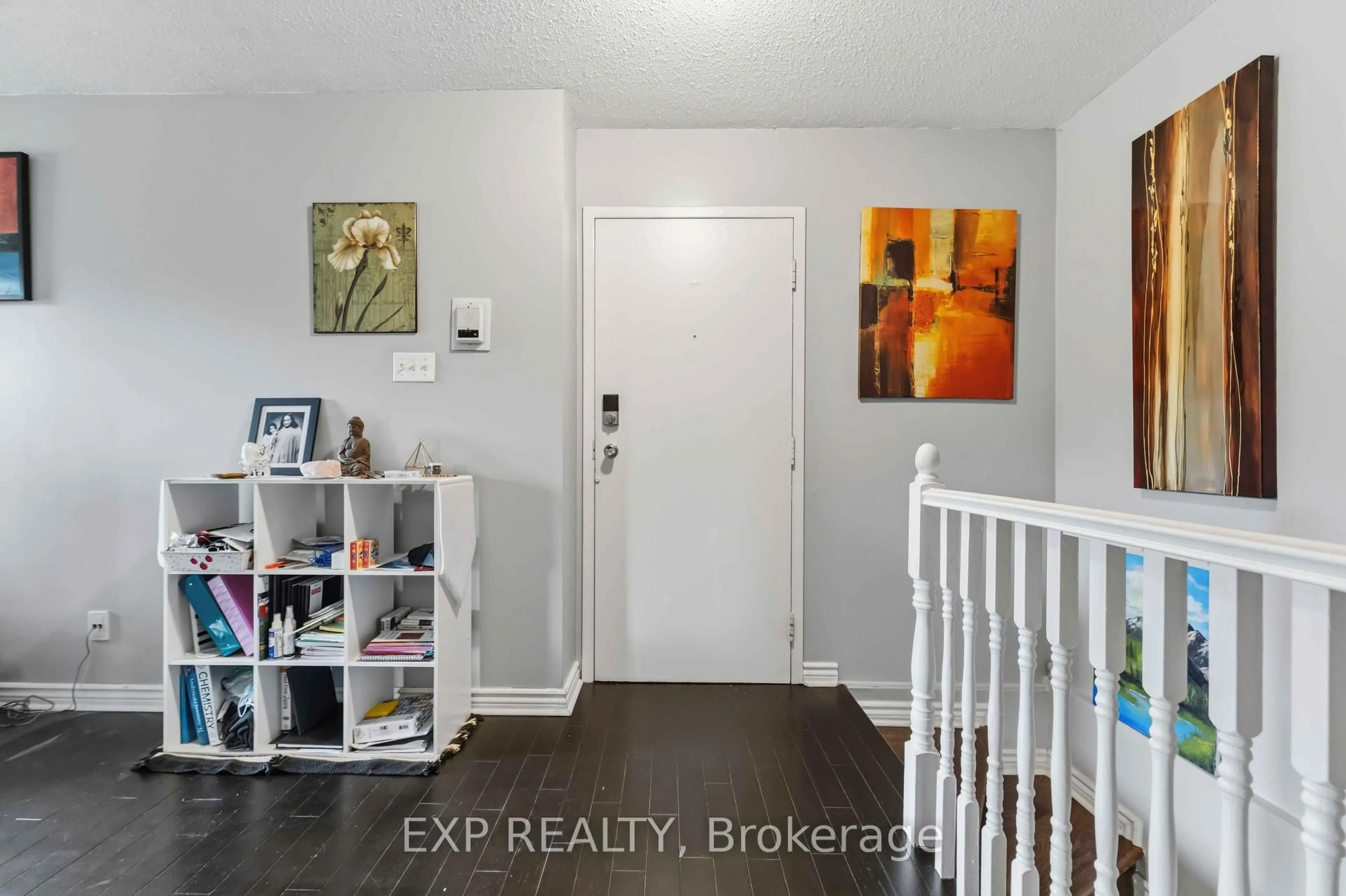 Indoor entryway for 320 Fenerty Crt #2, Ottawa Ontario K2L 3A8