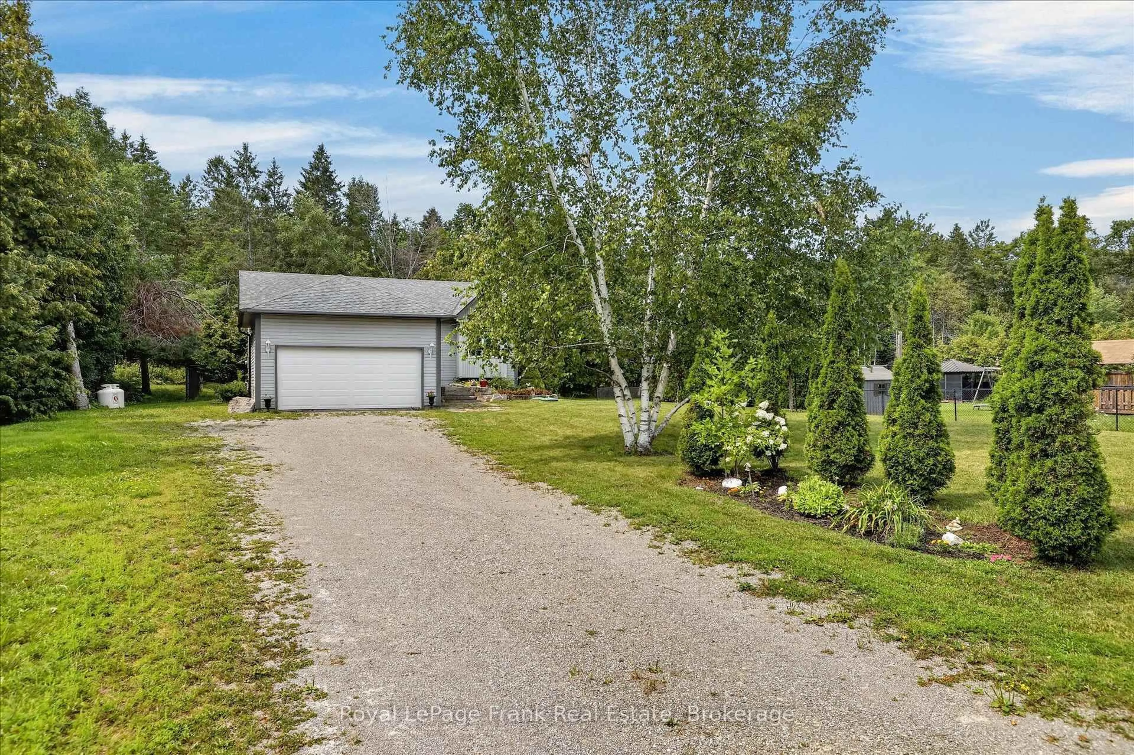 A pic from outside/outdoor area/front of a property/back of a property/a pic from drone, unknown for 124 Sumcot Dr, Trent Lakes Ontario K9J 6X2