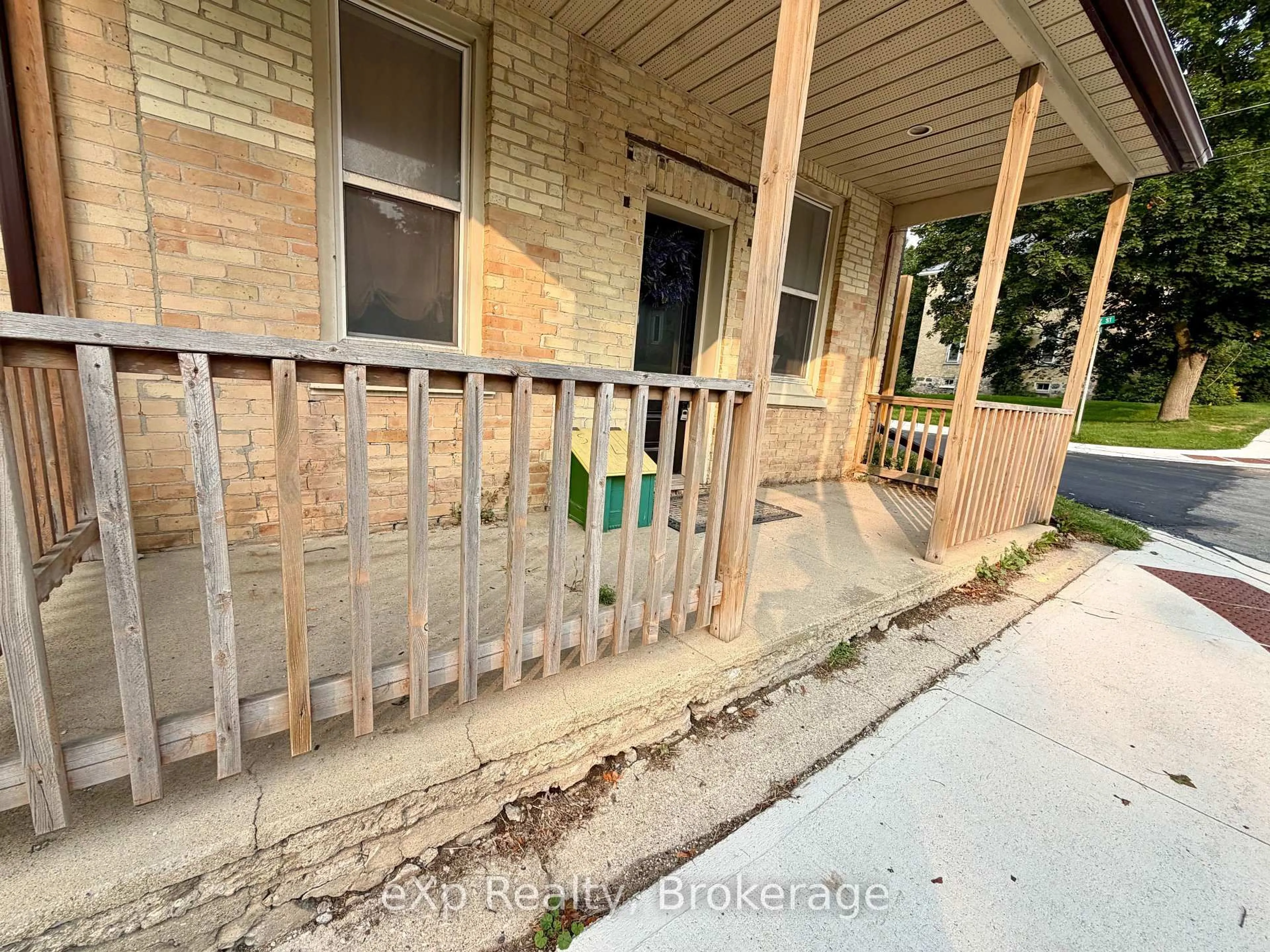 Unknown for 118 Elora St, South Bruce Ontario N0G 2J0