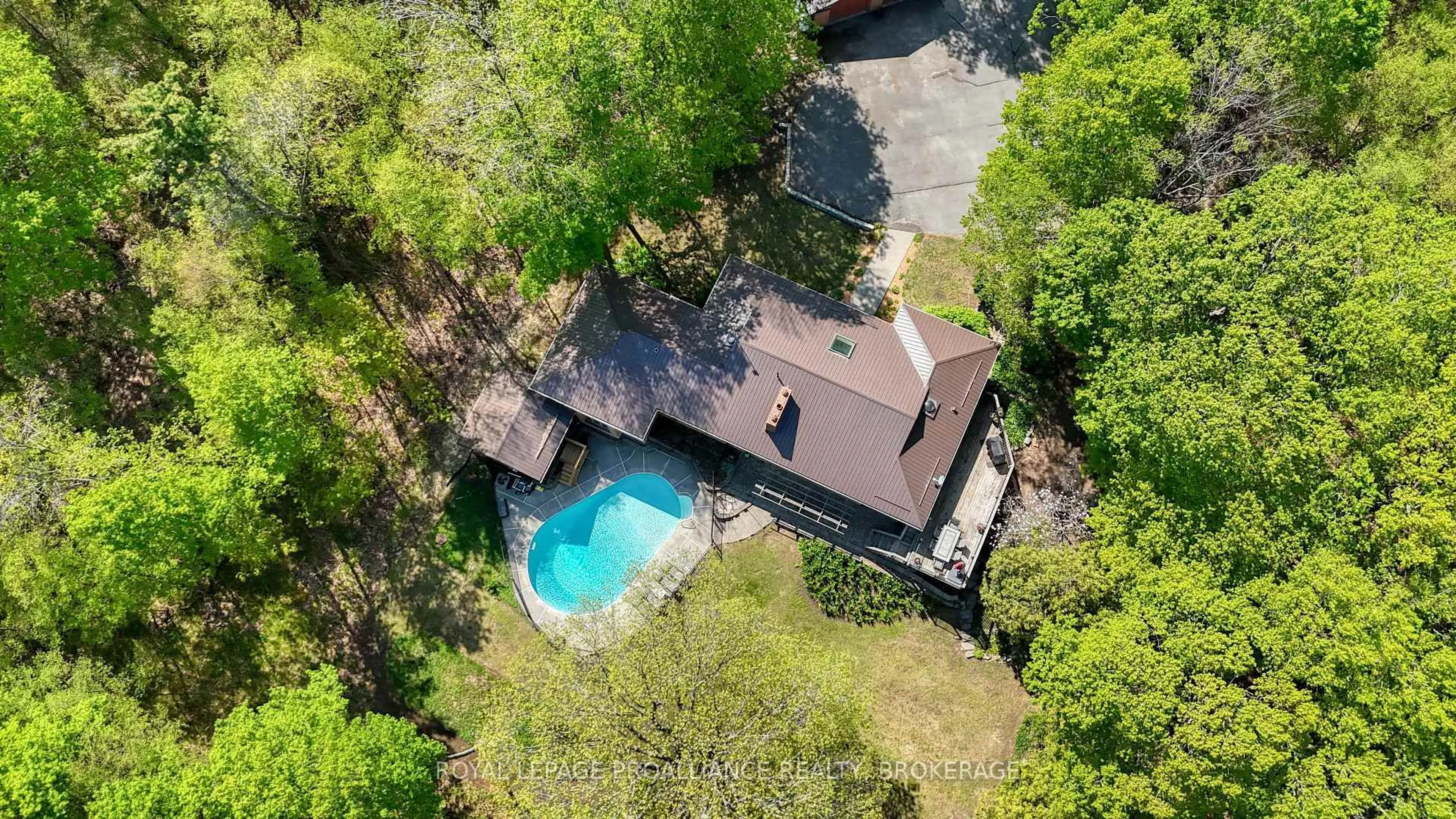 A pic from outside/outdoor area/front of a property/back of a property/a pic from drone, unknown for 4362 Sills Bay Rd, Sydenham Ontario K0H 2T0