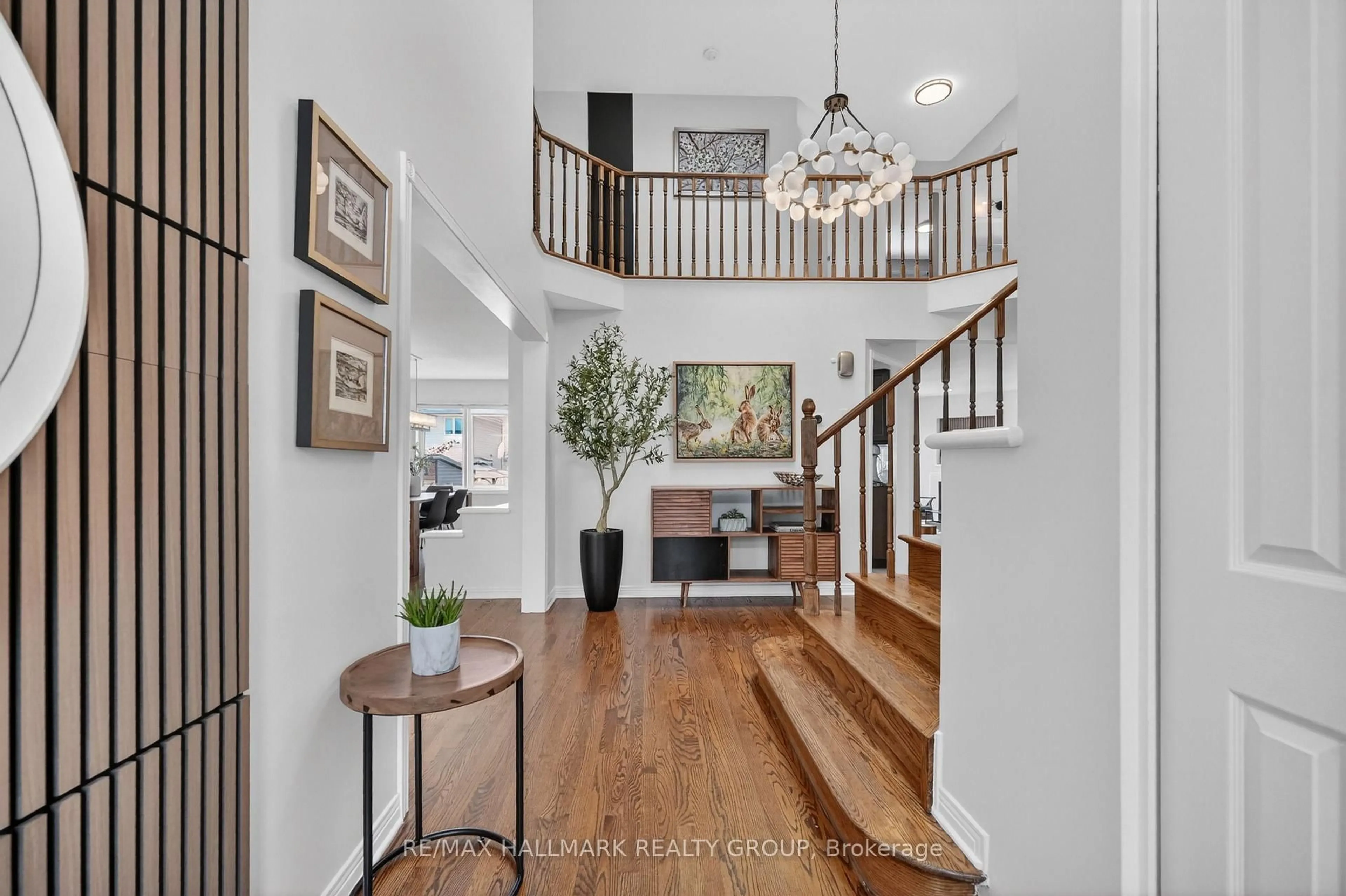 Indoor entryway for 1091 Charest Way, Orleans Ontario K4A 4B1
