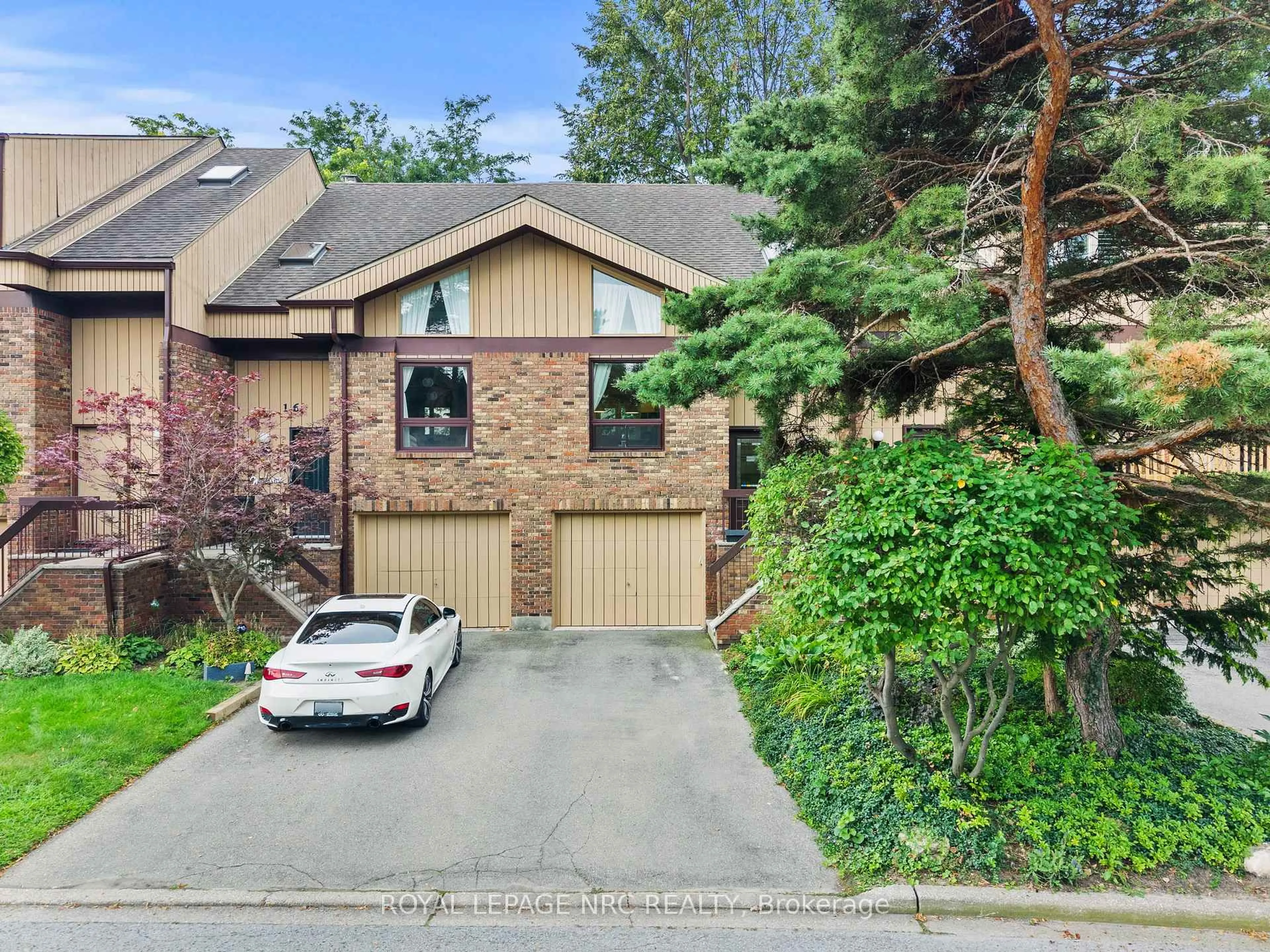 Home with brick exterior material, street for 178 Scott St #15, St. Catharines Ontario L2N 6Y5