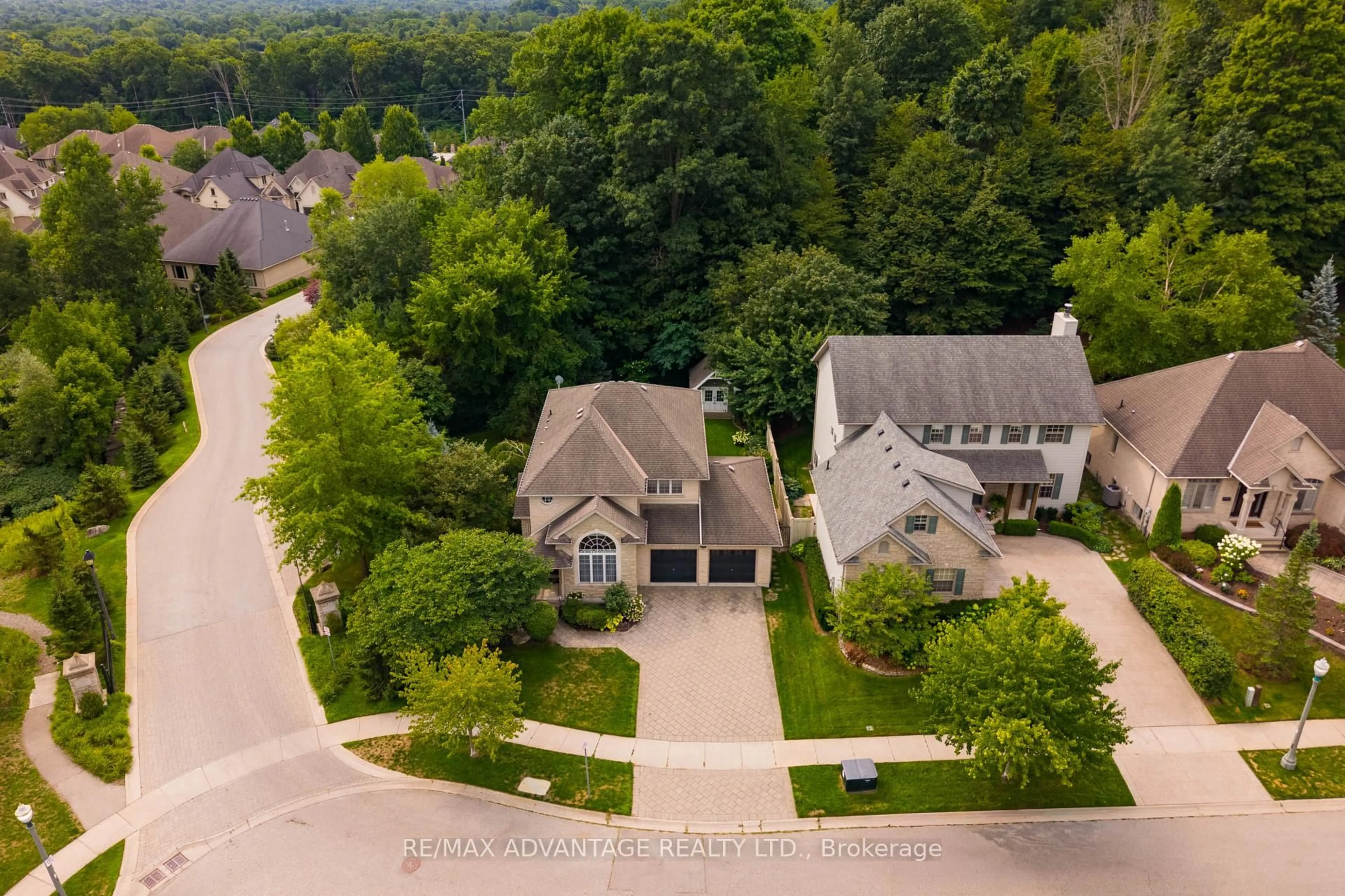 A pic from outside/outdoor area/front of a property/back of a property/a pic from drone, street for 1519 Shore Rd, London South Ontario N6K 4Z5