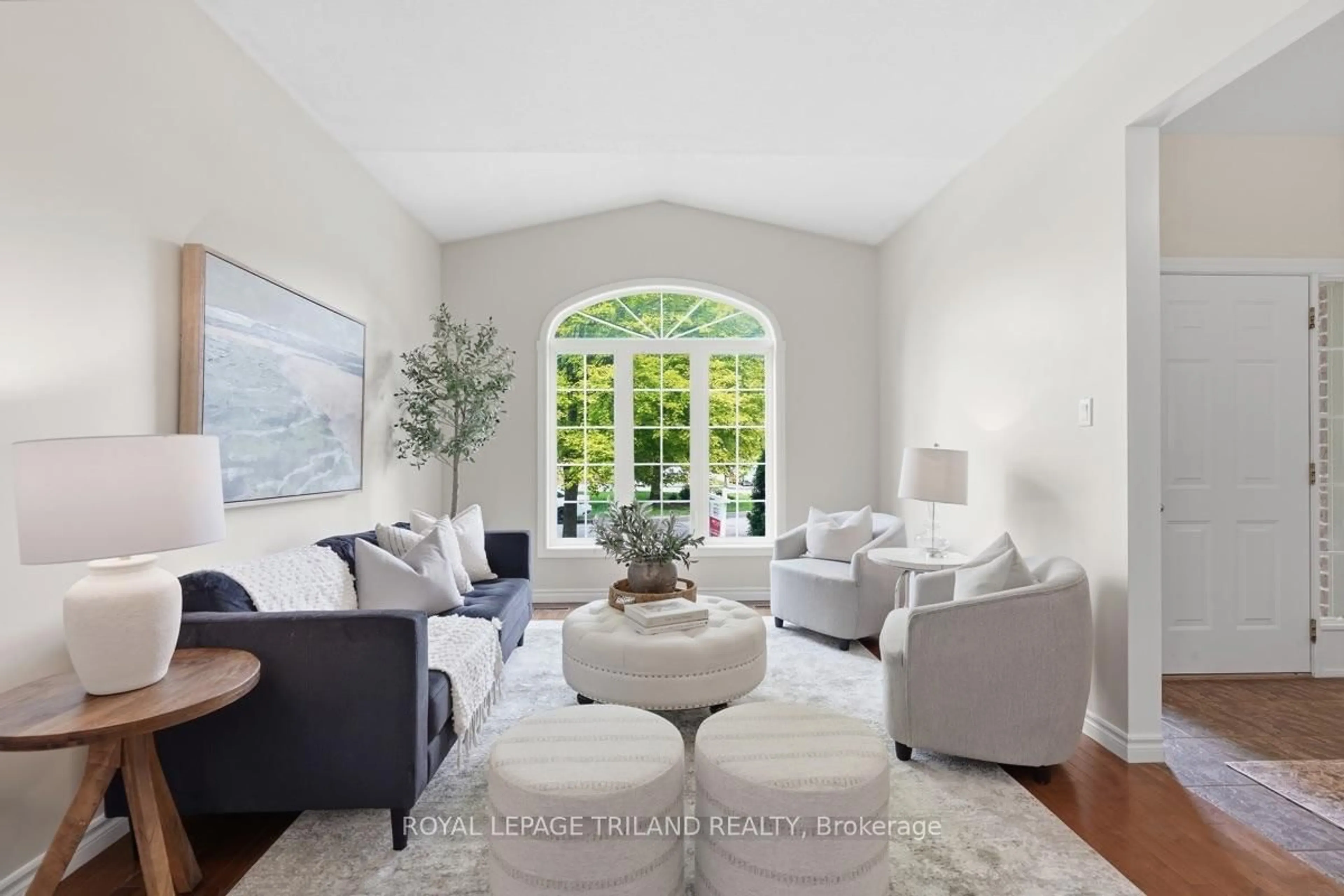Living room with furniture, unknown for 365 Richmeadow Rd, London North Ontario N6H 5T2