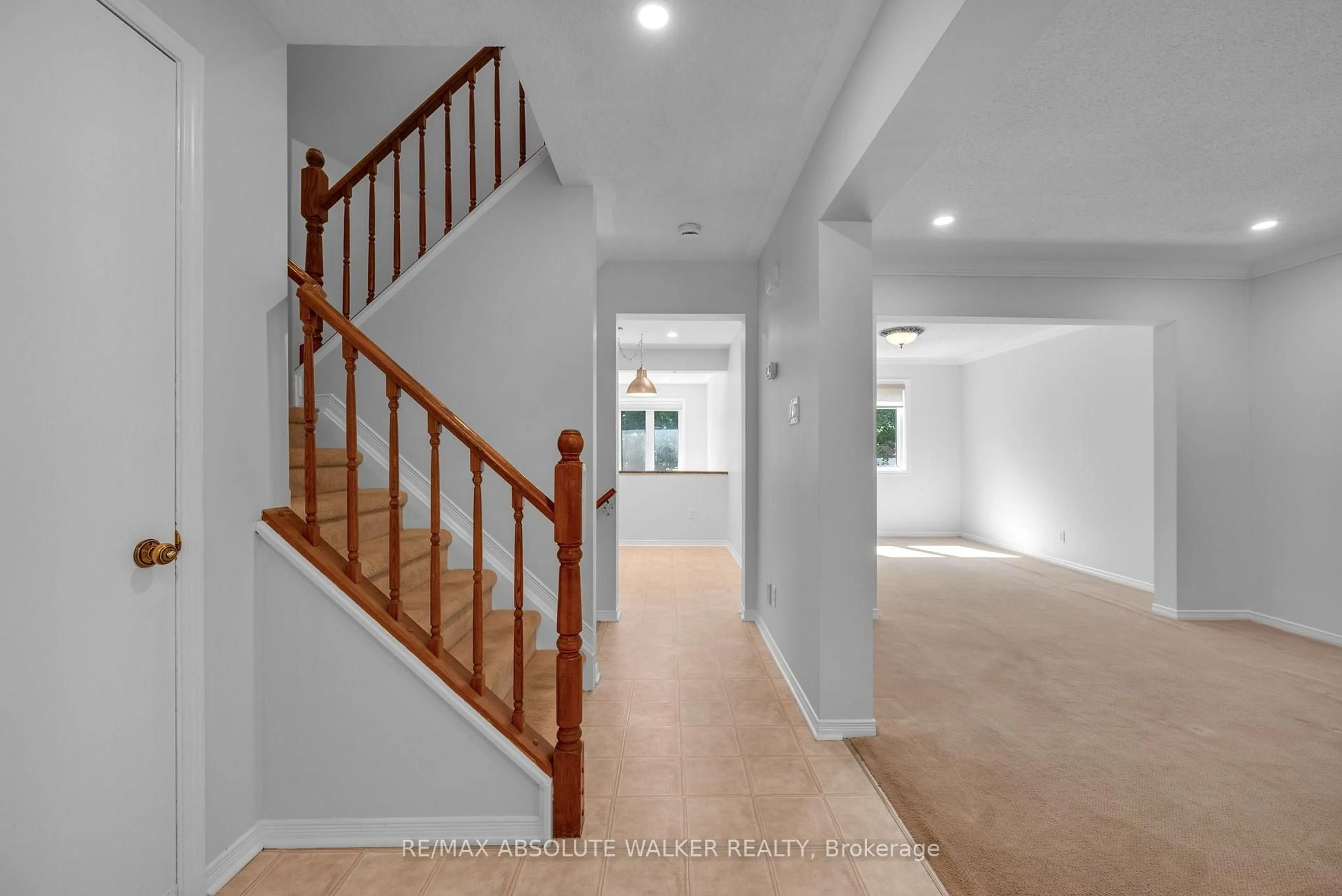 Indoor entryway for 65 Halley St, Barrhaven Ontario K2J 3W3