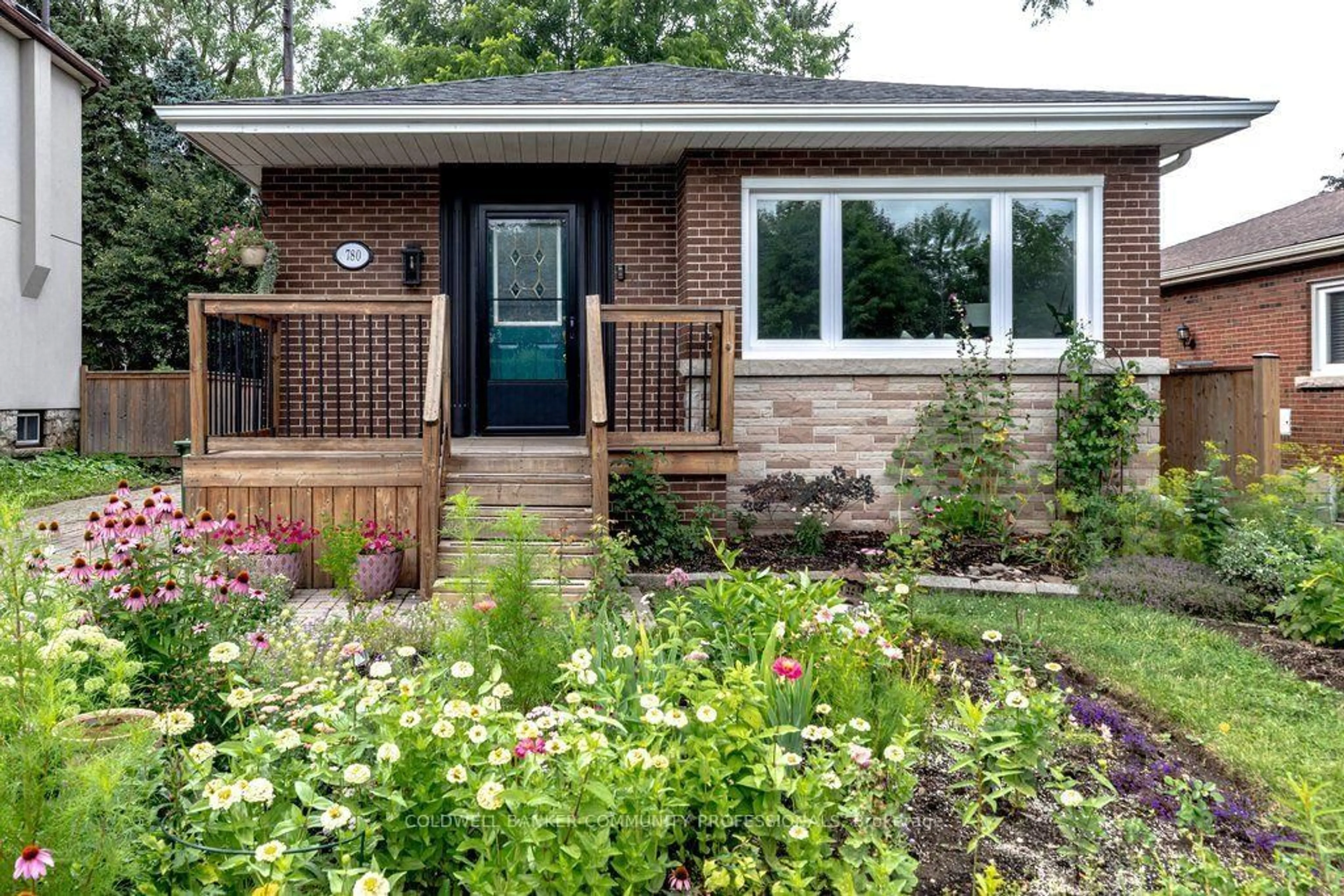 Home with brick exterior material, street for 780 Garth St, Hamilton Ontario L9C 4K4