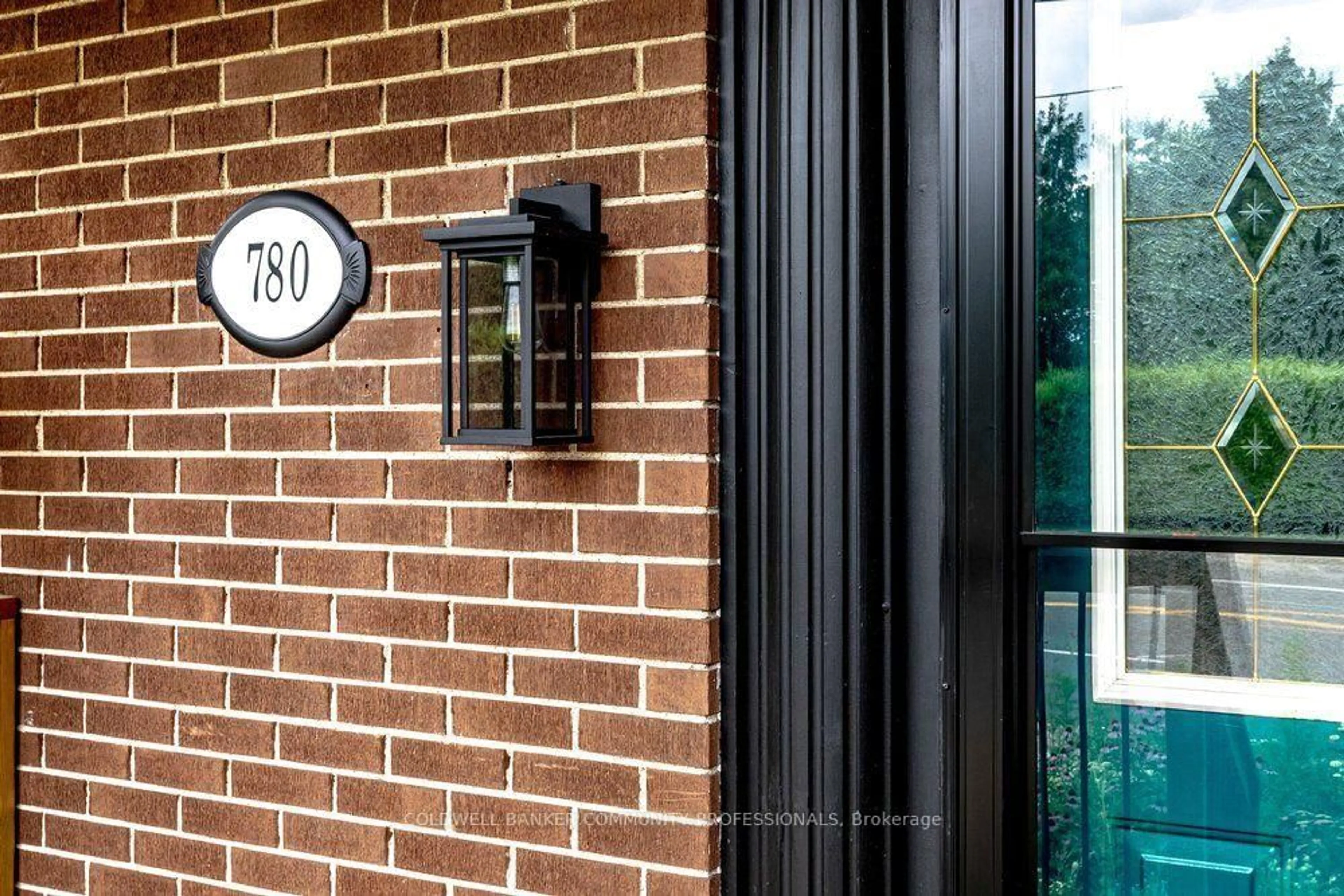 Indoor entryway for 780 Garth St, Hamilton Ontario L9C 4K4