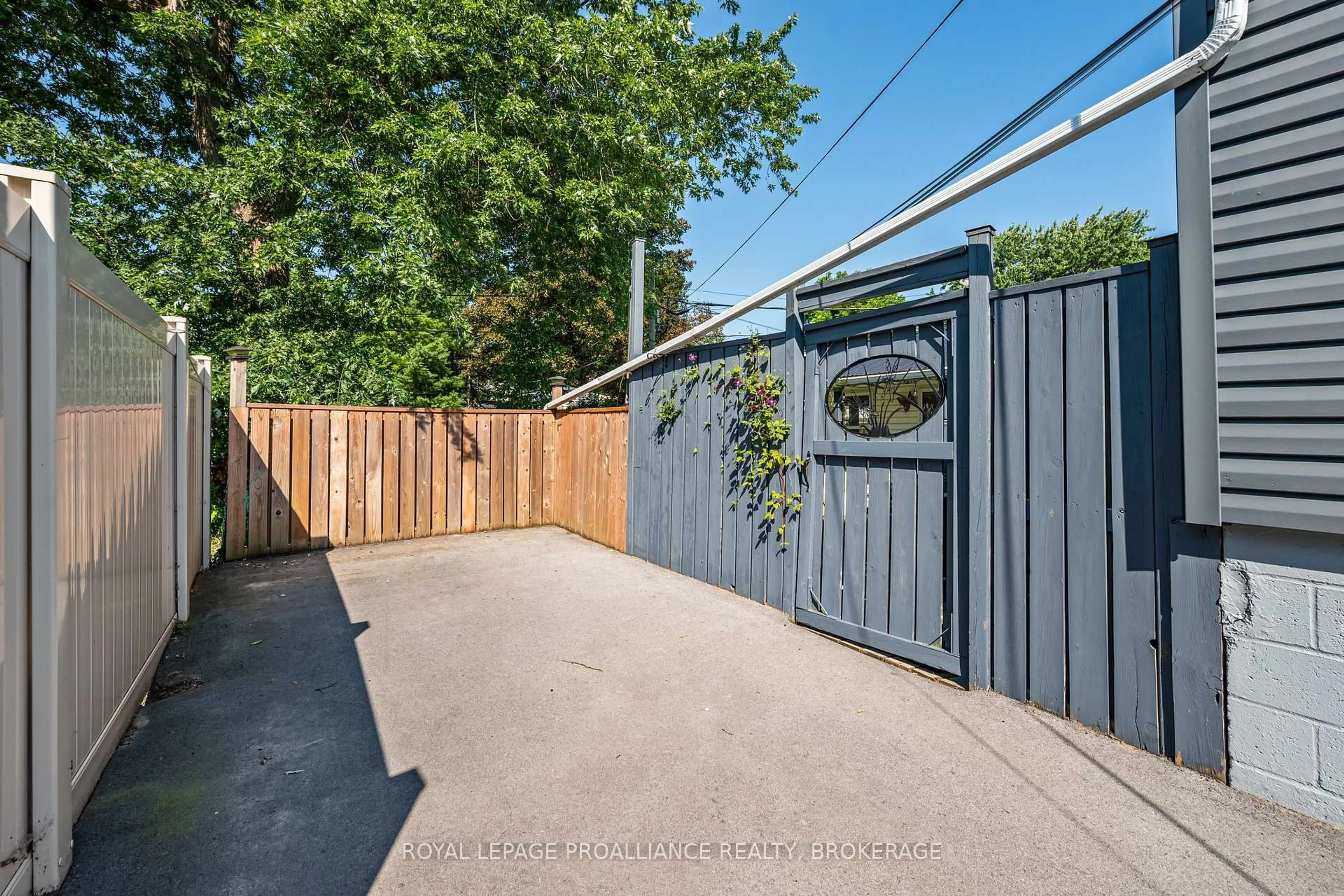 Patio, street for 680 Alfred St, Kingston Ontario K7K 4K2