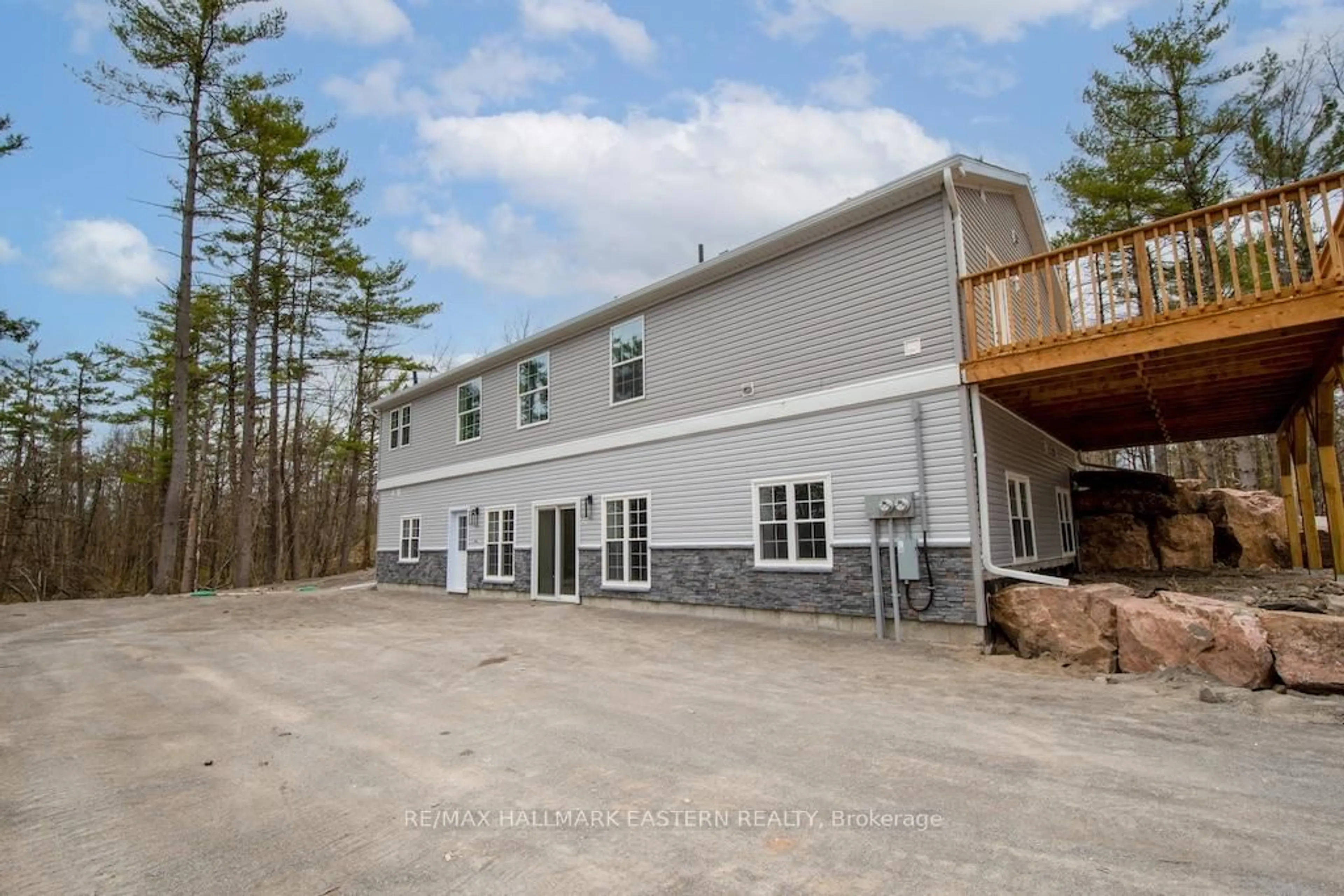 A pic from outside/outdoor area/front of a property/back of a property/a pic from drone, building for 1864 Lakehurst Rd, Trent Lakes Ontario K0L 1J0