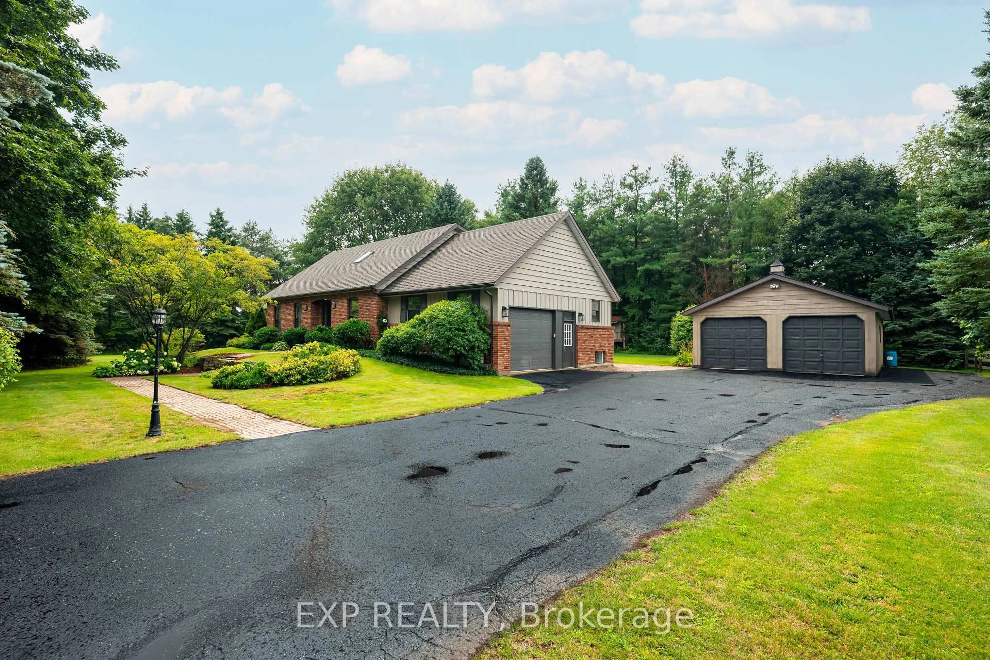 A pic from outside/outdoor area/front of a property/back of a property/a pic from drone, unknown for 9 Leader Dr, Mono Ontario L9W 6M6