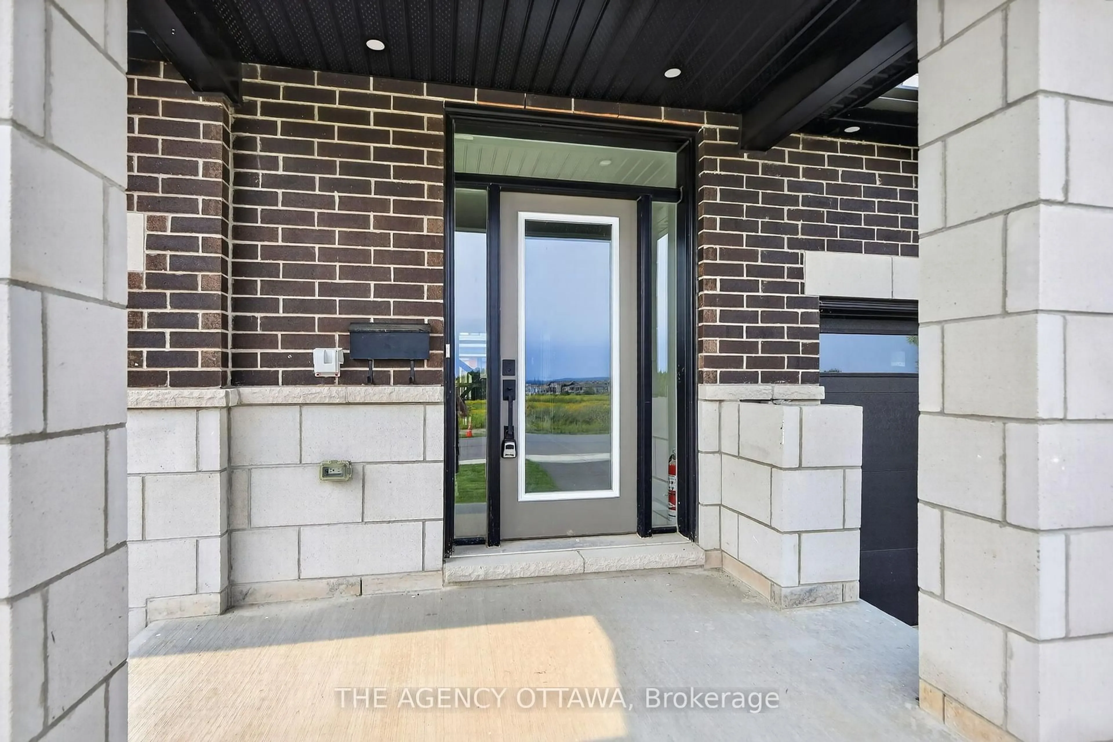 Indoor entryway for 1202 Spoor St, Ottawa Ontario K2K 1X7