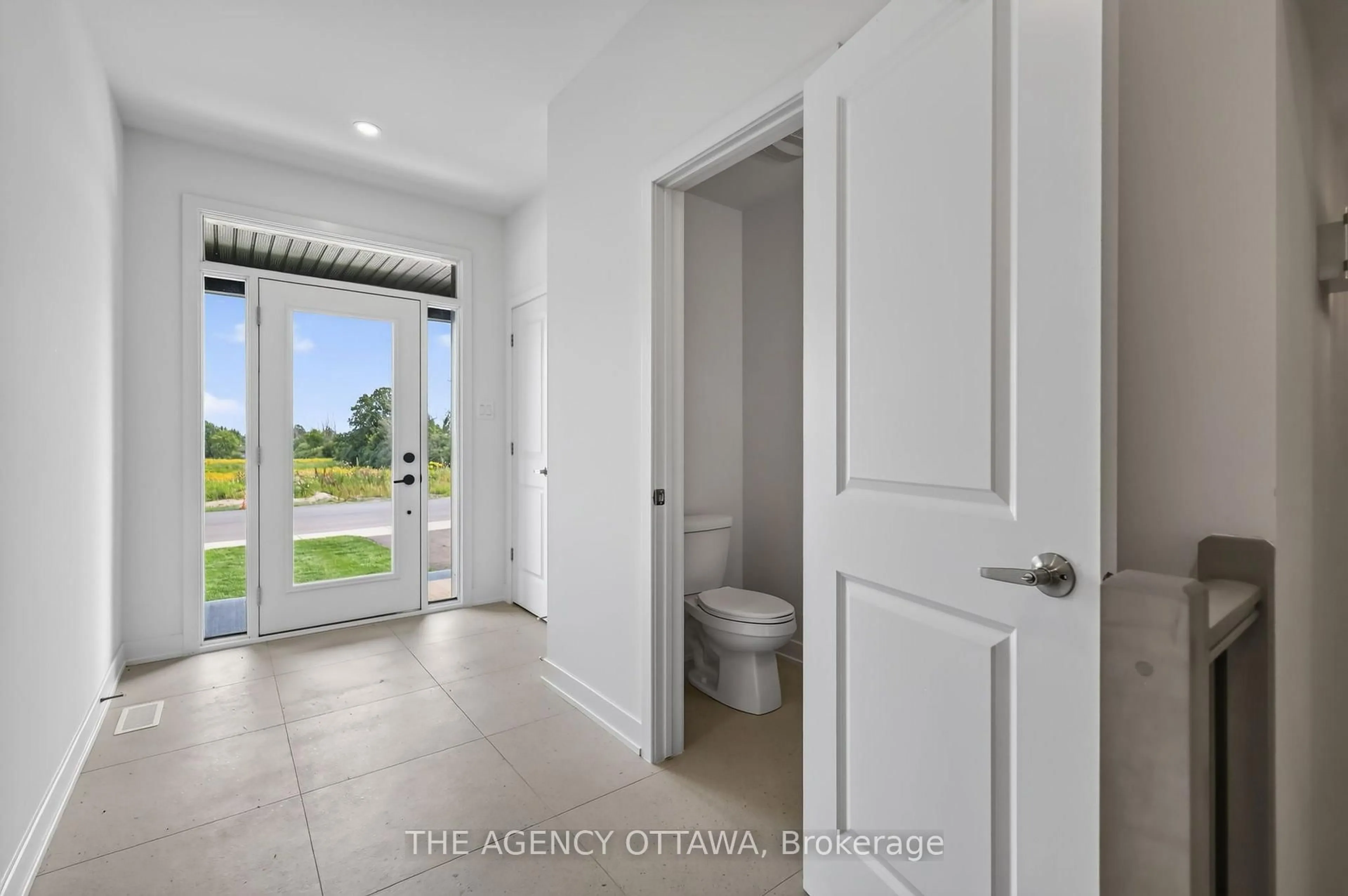 Indoor entryway for 1202 Spoor St, Ottawa Ontario K2K 1X7