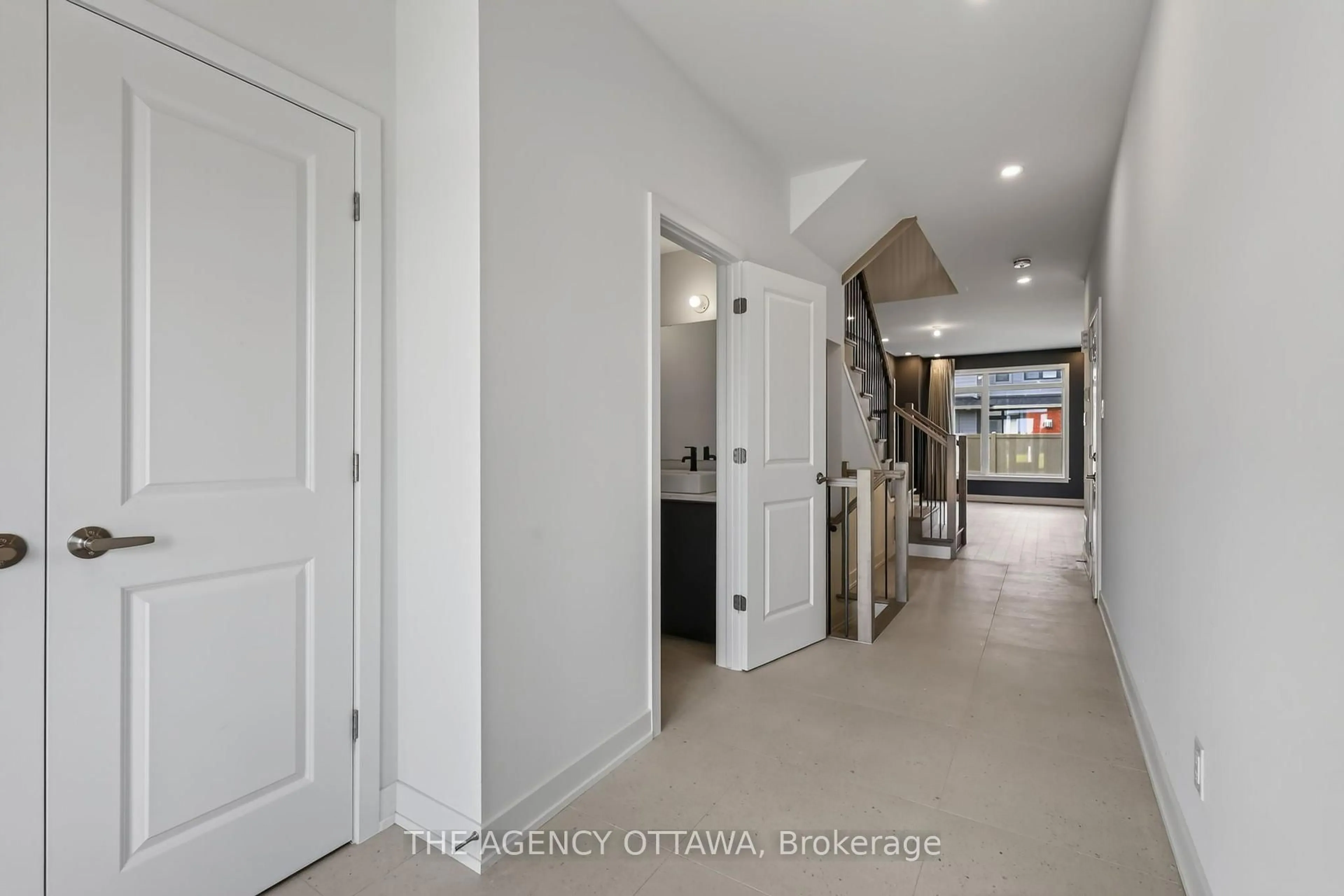 Indoor foyer for 1202 Spoor St, Ottawa Ontario K2K 1X7