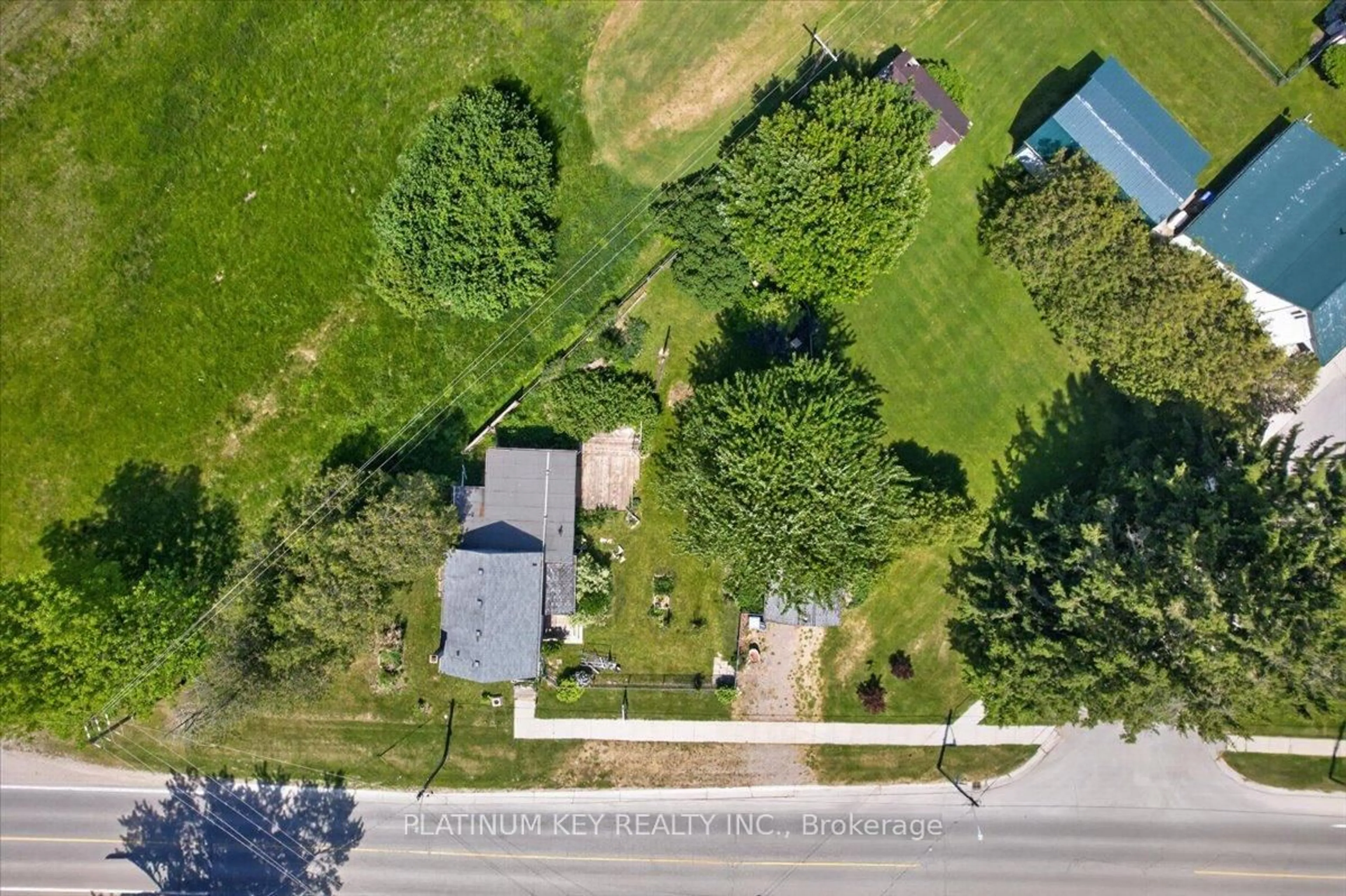 A pic from outside/outdoor area/front of a property/back of a property/a pic from drone, street for 21996 Melbourne Rd, Strathroy-Caradoc Ontario N0L 1T0