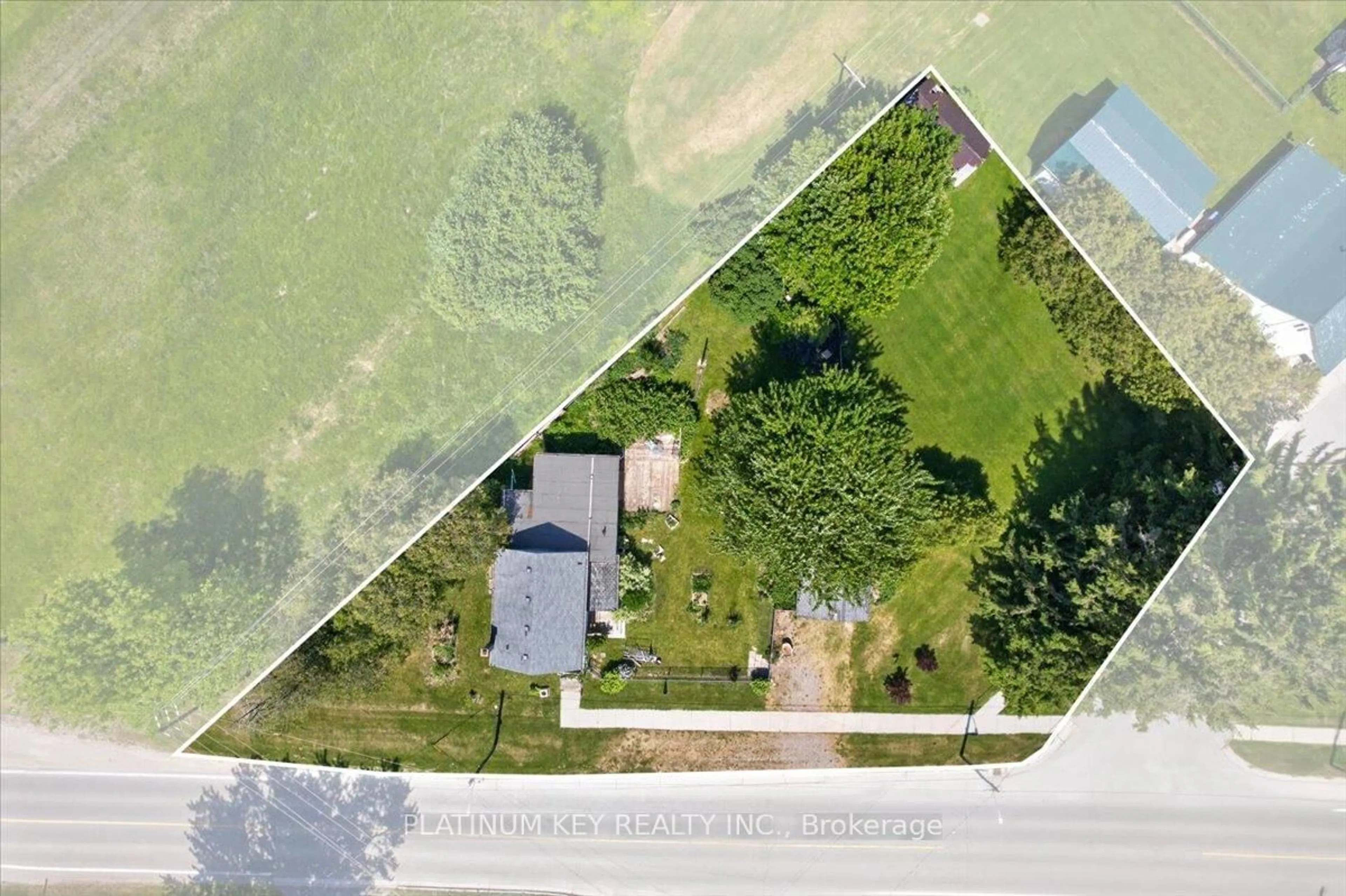 A pic from outside/outdoor area/front of a property/back of a property/a pic from drone, building for 21996 Melbourne Rd, Strathroy-Caradoc Ontario N0L 1T0