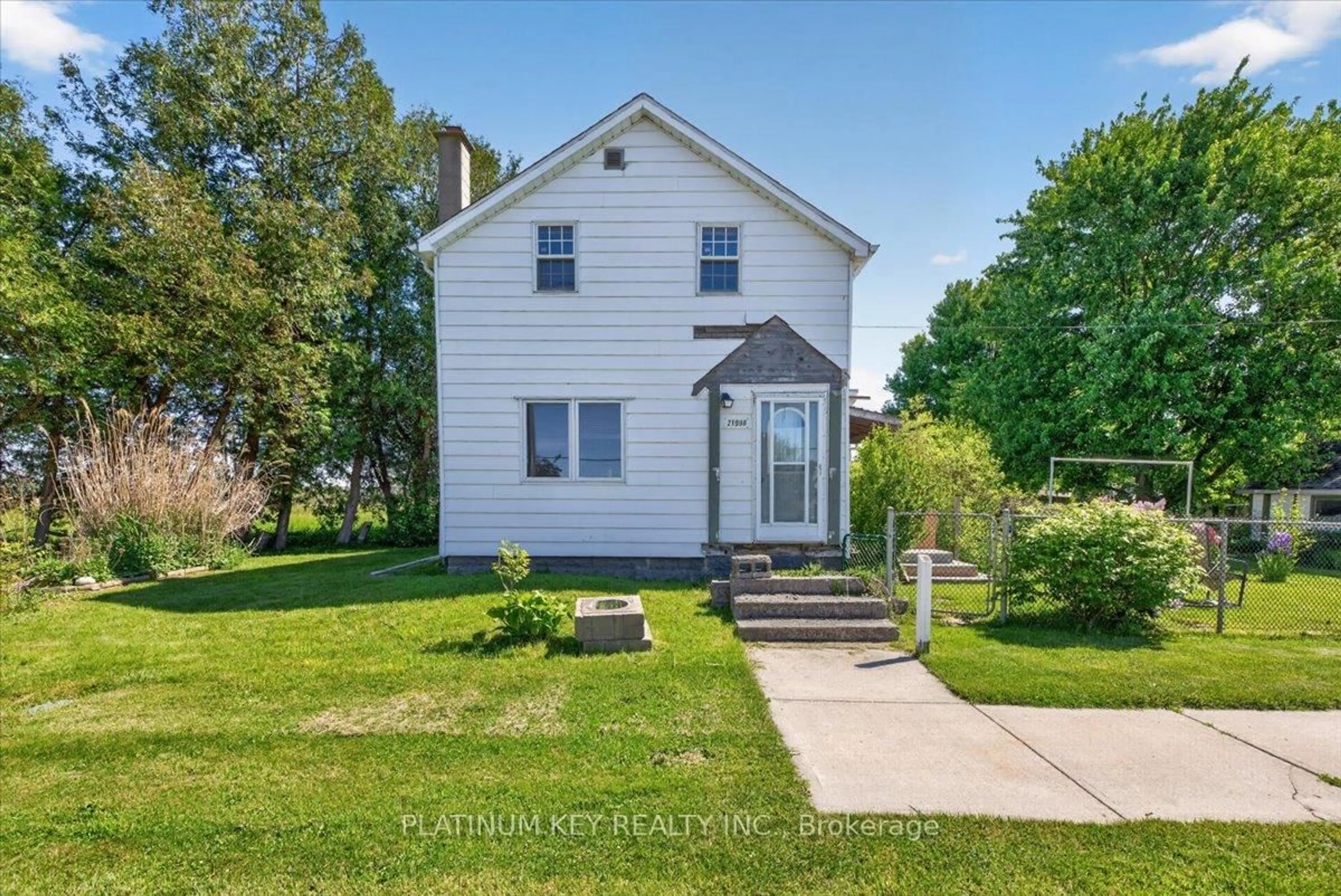 A pic from outside/outdoor area/front of a property/back of a property/a pic from drone, street for 21996 Melbourne Rd, Strathroy-Caradoc Ontario N0L 1T0