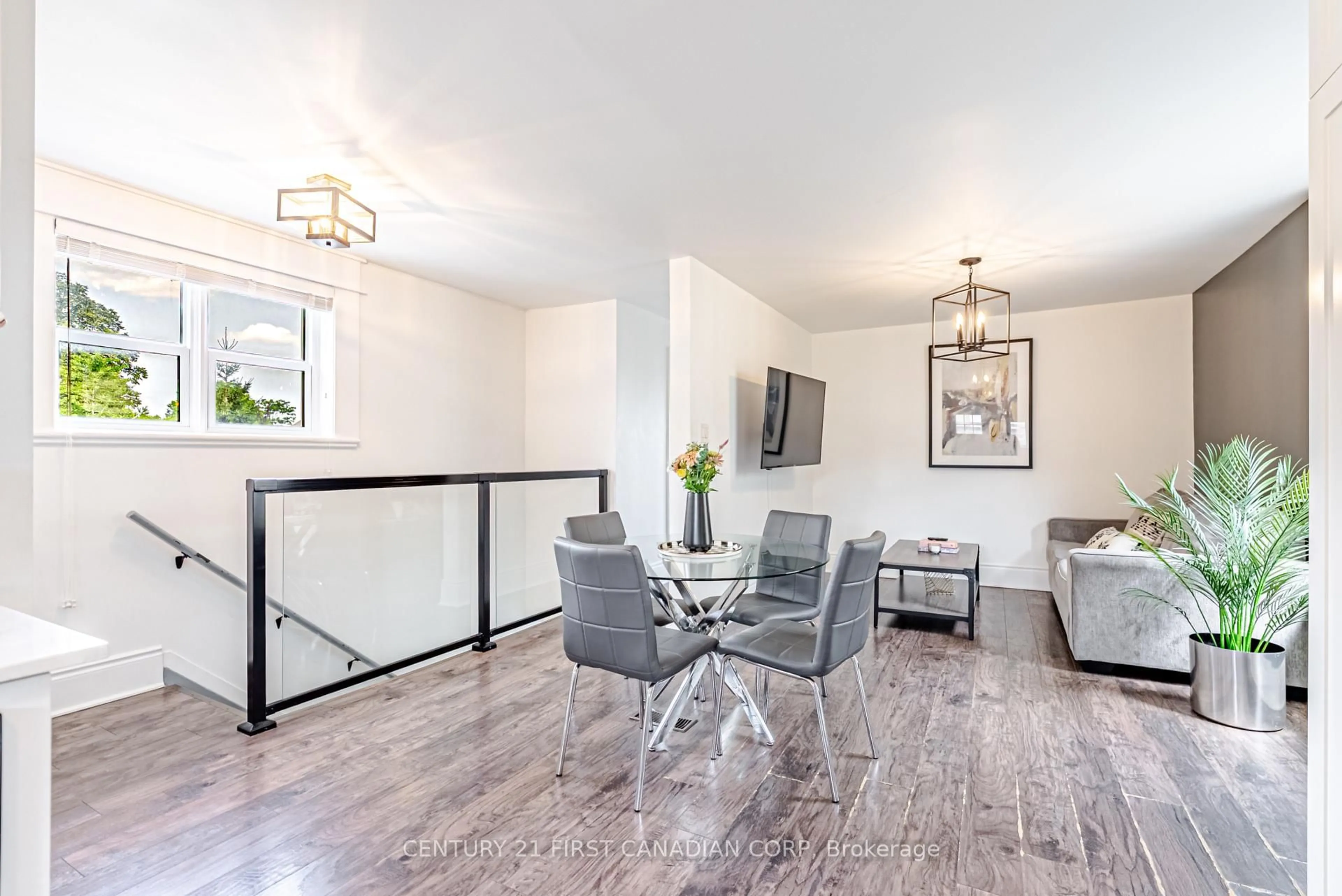 Unknown for 425 English St, London East Ontario N5W 3T4