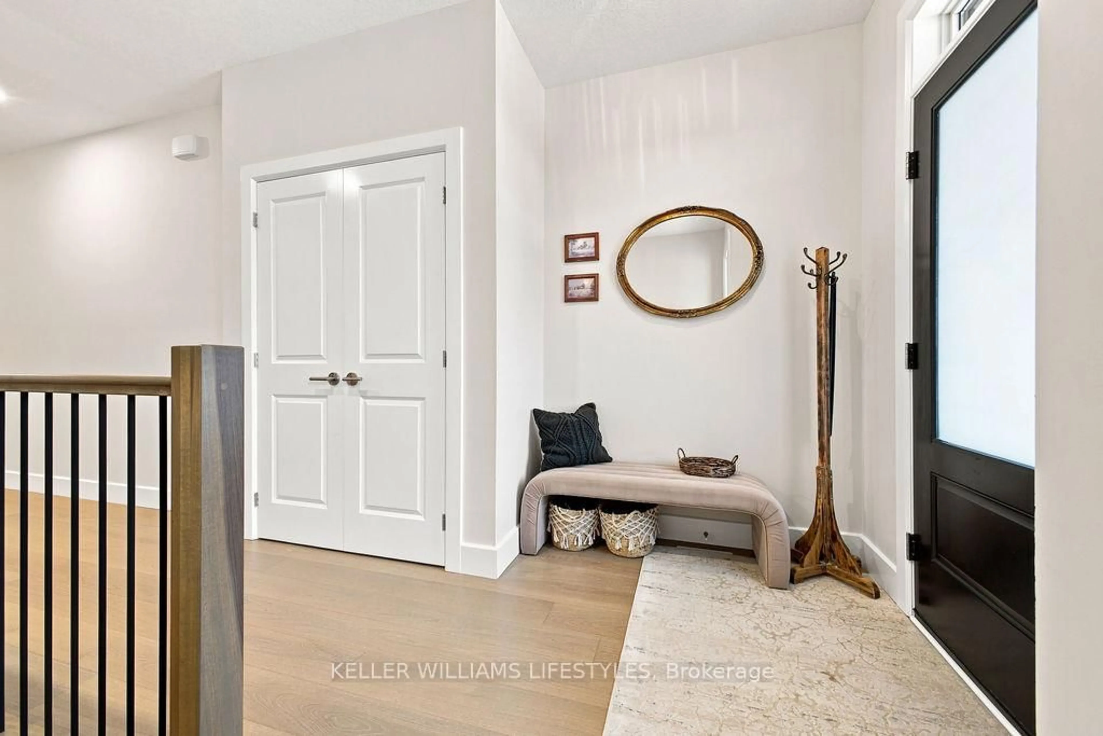 Indoor entryway for 130 Scotts Dr, Lucan Biddulph Ontario N0M 2J0