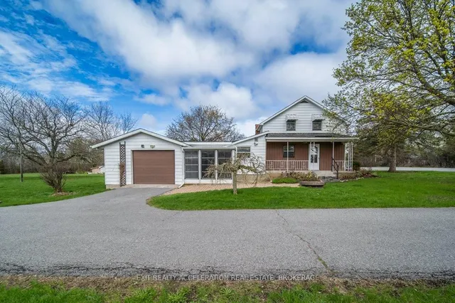 302 Old Hamburg Rd, Napanee 3