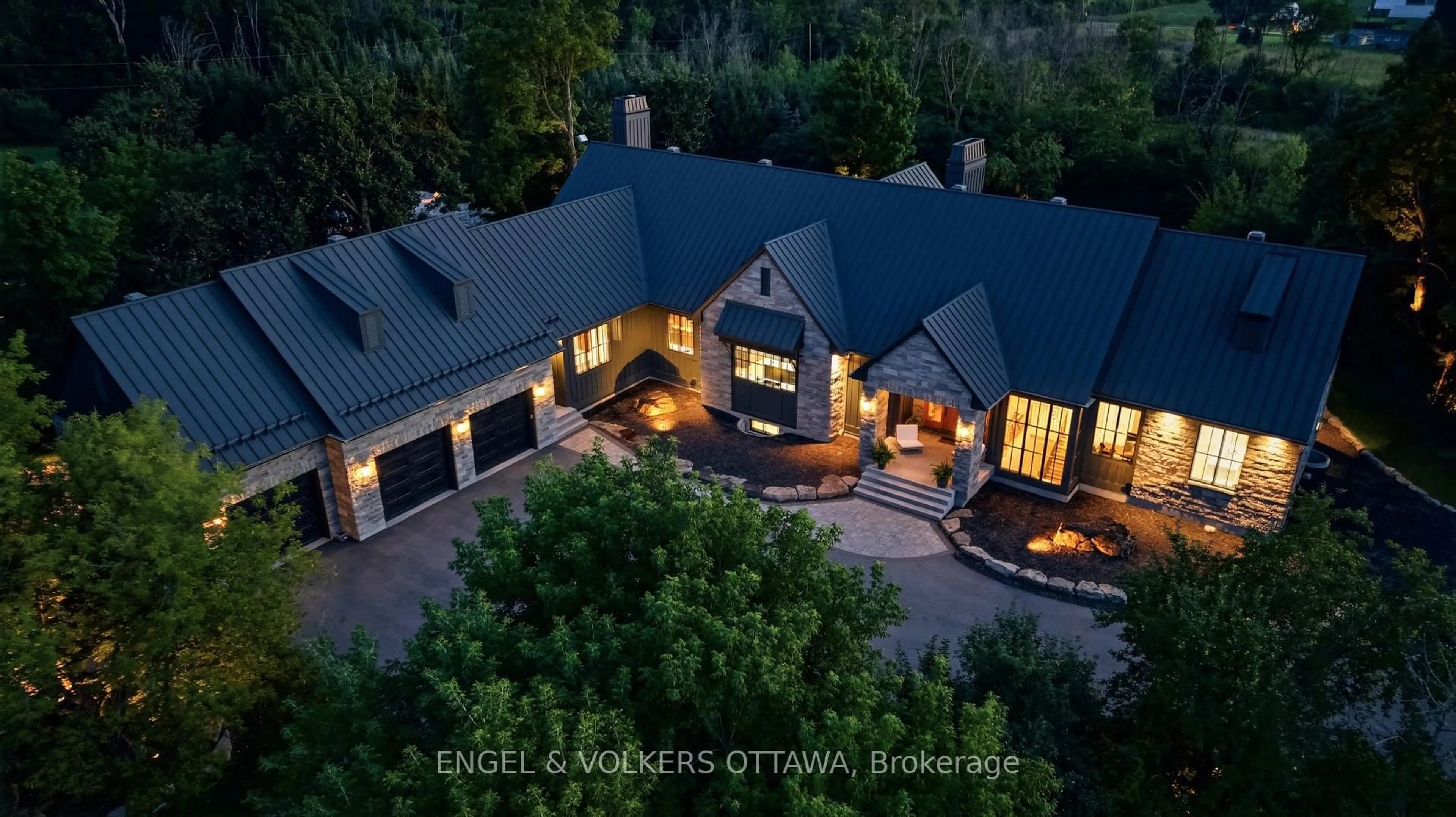 A pic from outside/outdoor area/front of a property/back of a property/a pic from drone, unknown for 1547 John Quinn Rd, Ottawa Ontario K4P 1J7