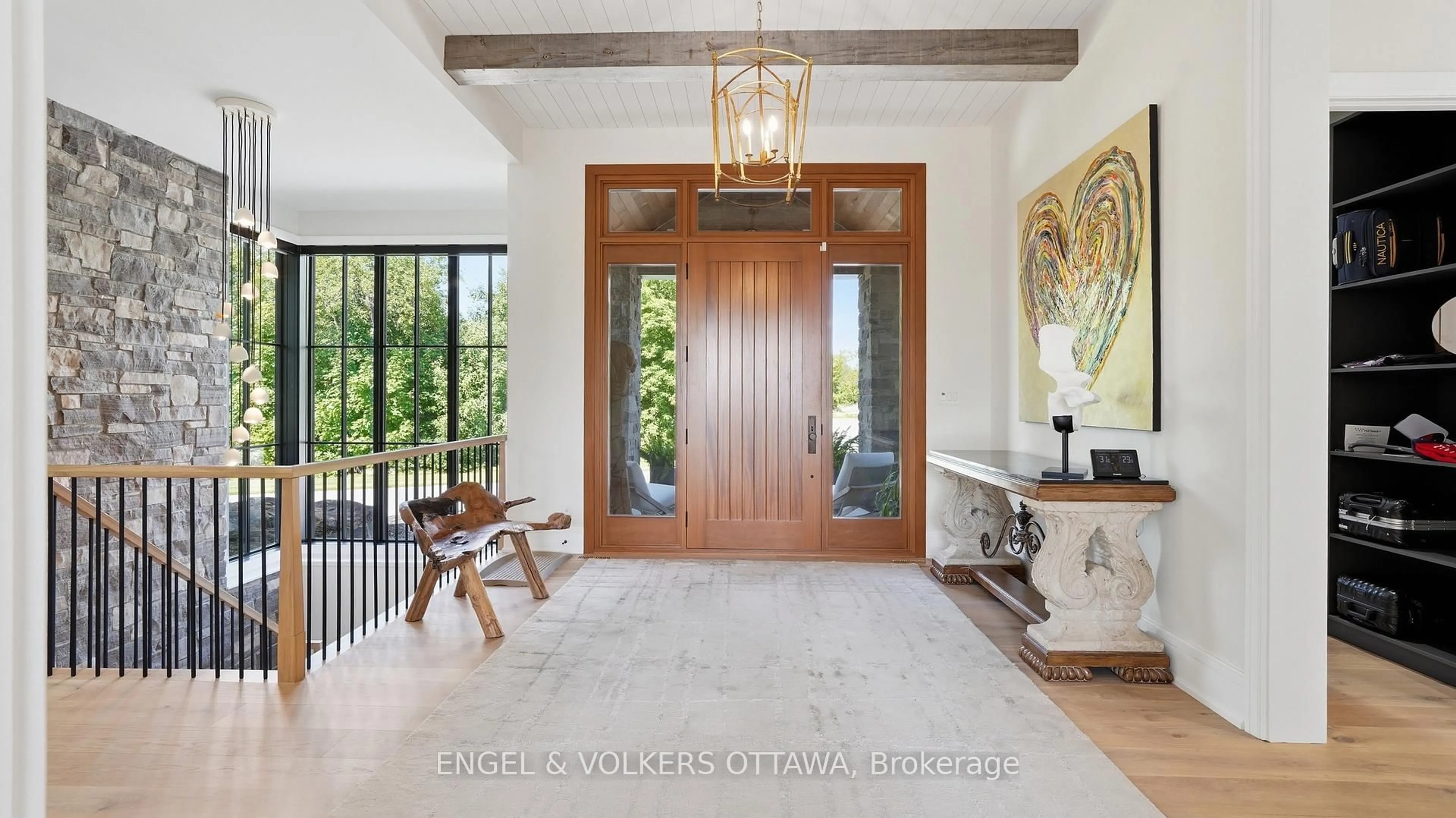 Indoor entryway for 1547 John Quinn Rd, Ottawa Ontario K4P 1J7