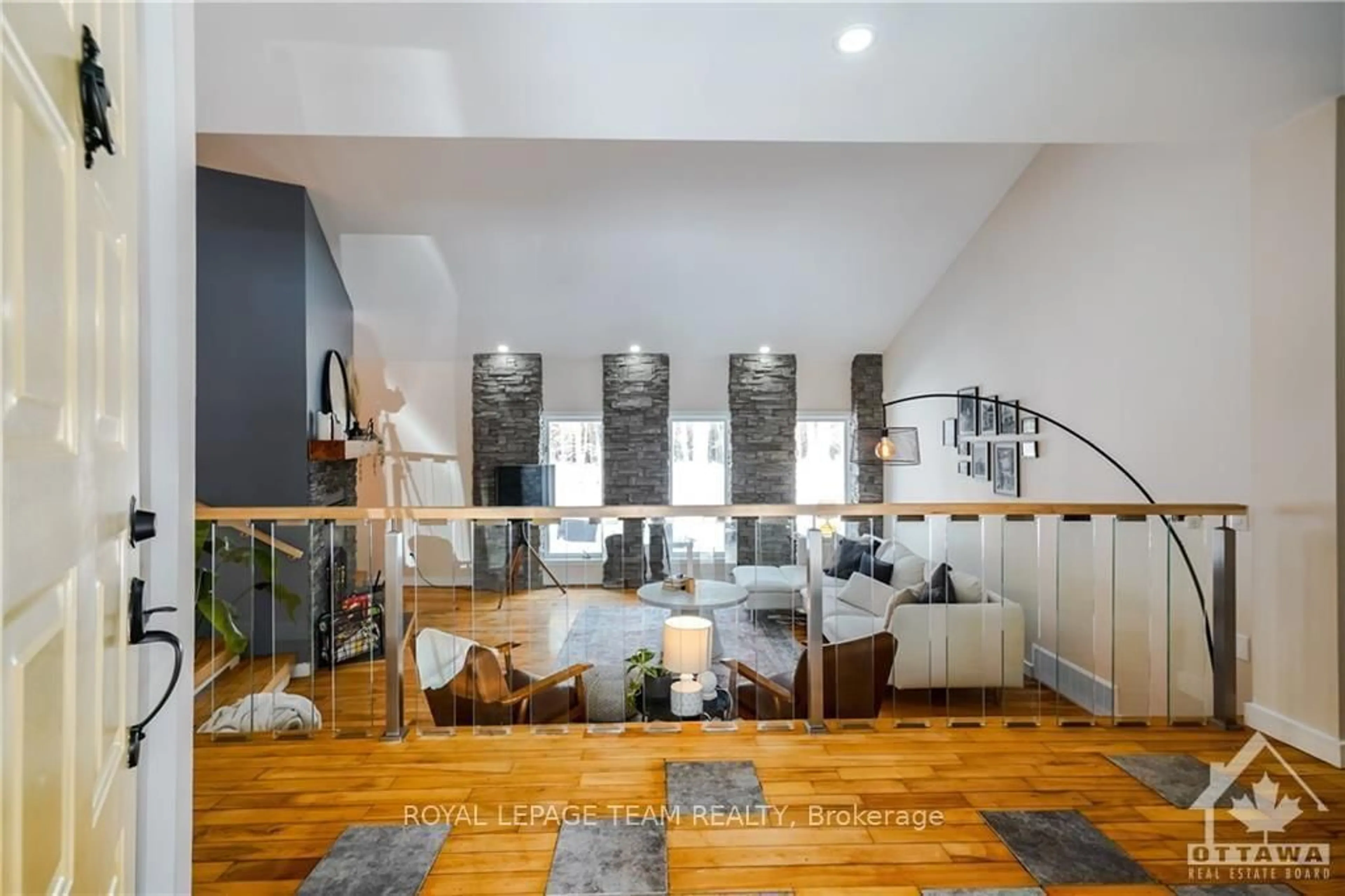 Indoor foyer for 3005 TOMPKINS Rd, North Grenville Ontario K0G 1J0
