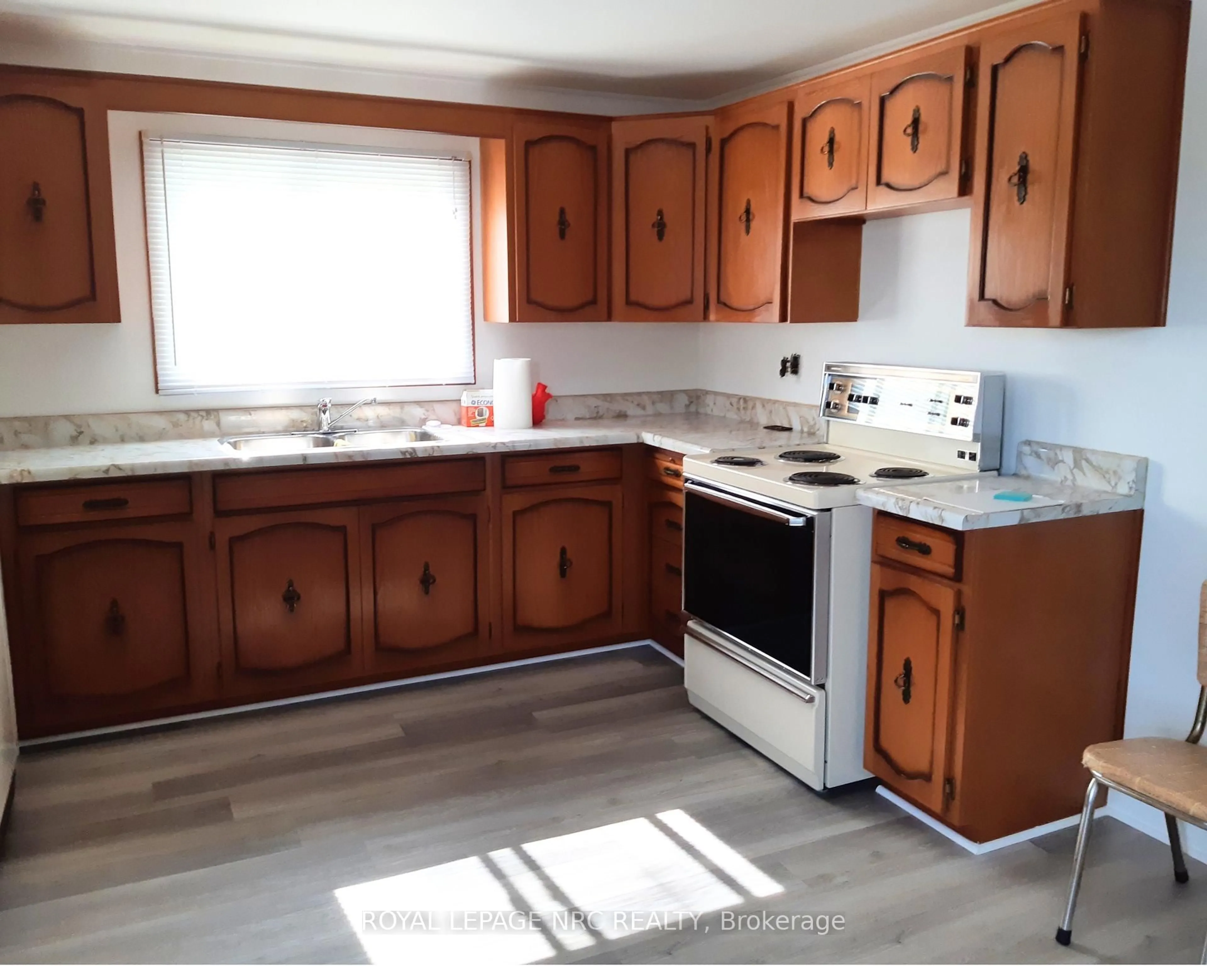 Standard kitchen, unknown for 267 Mcalpine Ave, Welland Ontario L3B 1T8