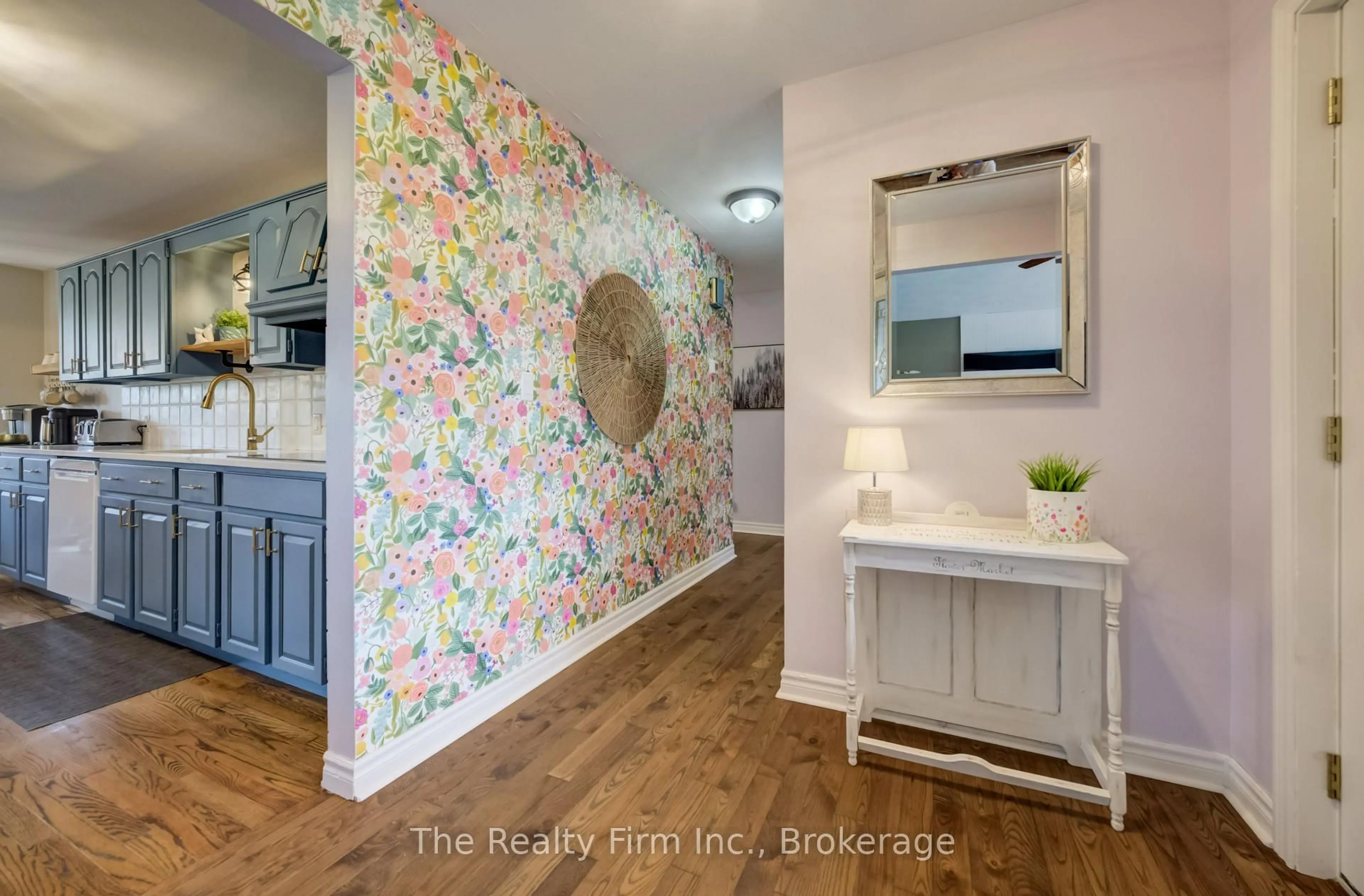 Indoor entryway for 270 Talbot St, Norfolk Ontario N0J 1E0