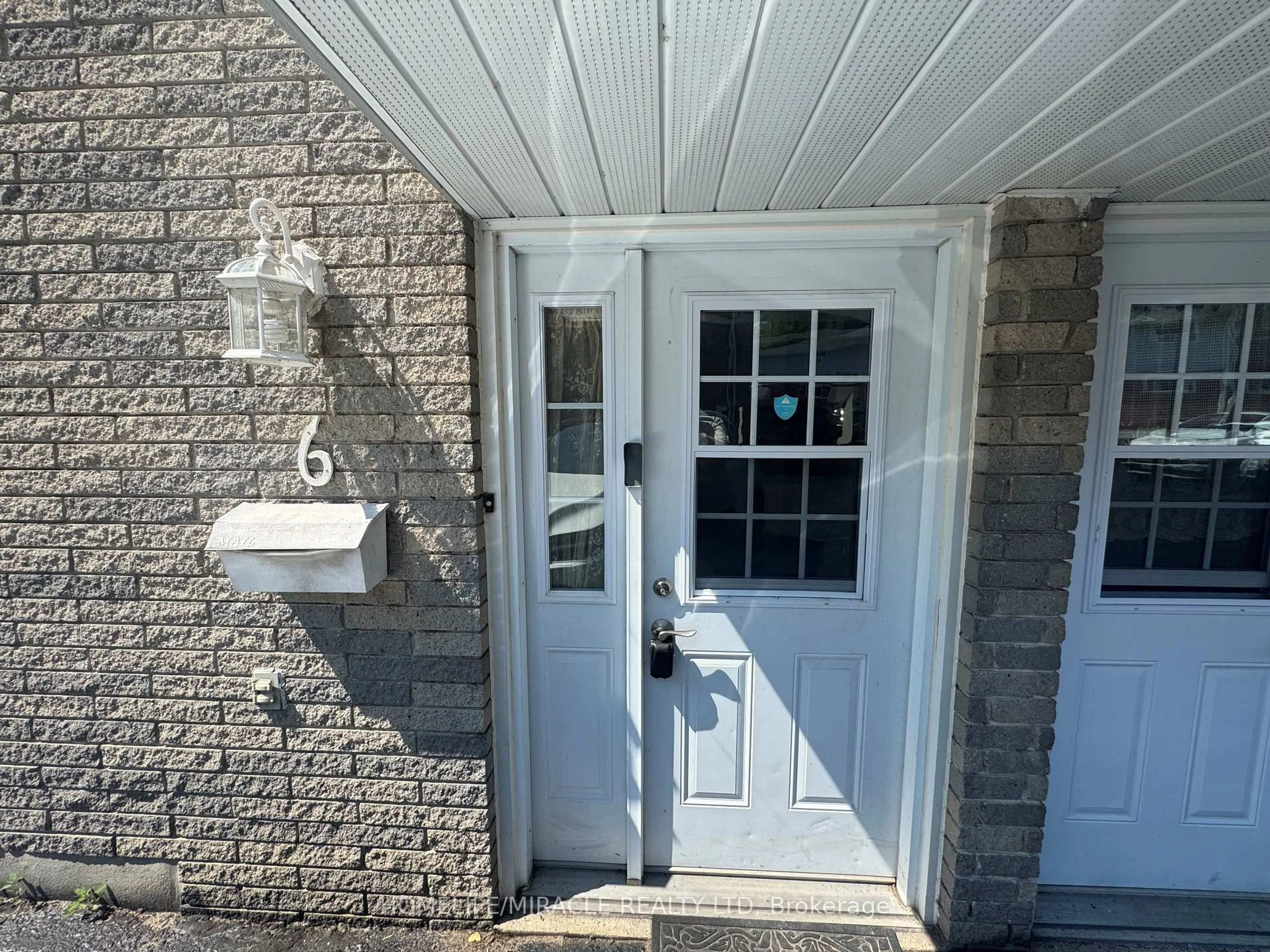 Indoor entryway for 893 Lakeshore Dr #6, North Bay Ontario P1A 2H1