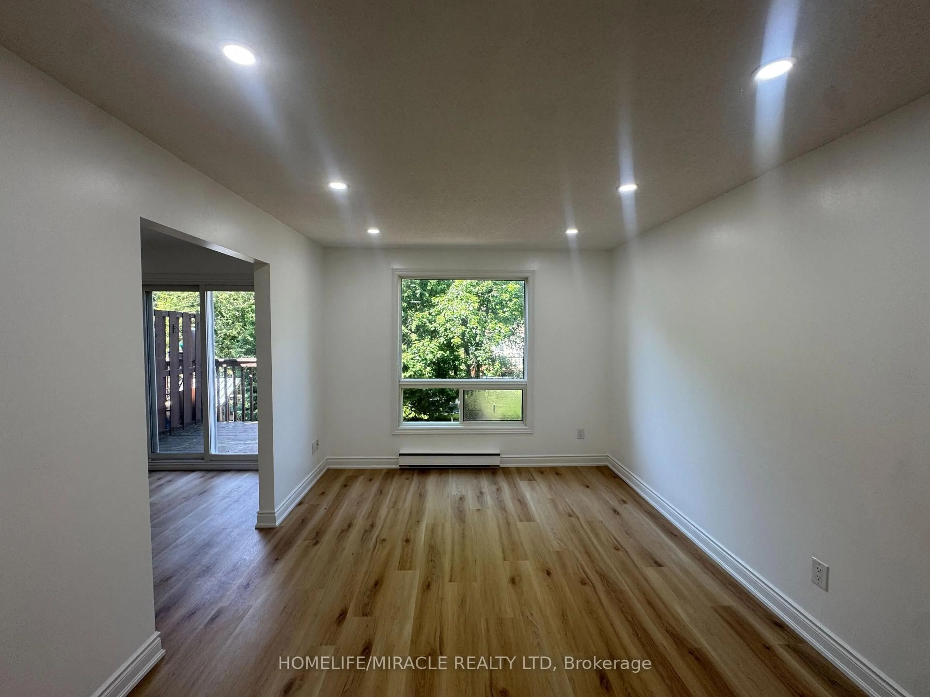 A pic of a room for 893 Lakeshore Dr #6, North Bay Ontario P1A 2H1