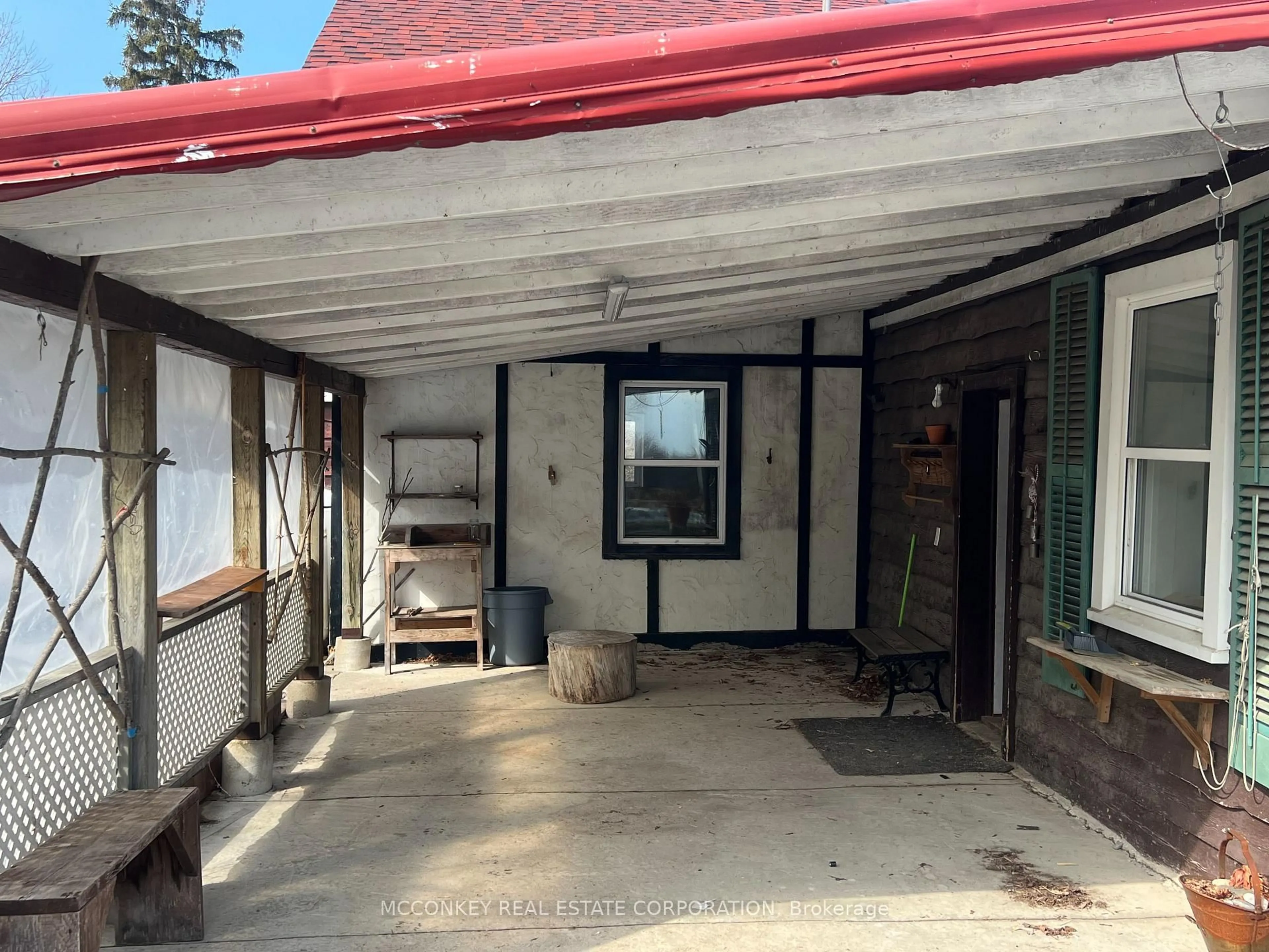 Indoor foyer for 1702 Bensfort Rd, Otonabee-South Monaghan Ontario K9J 6X7