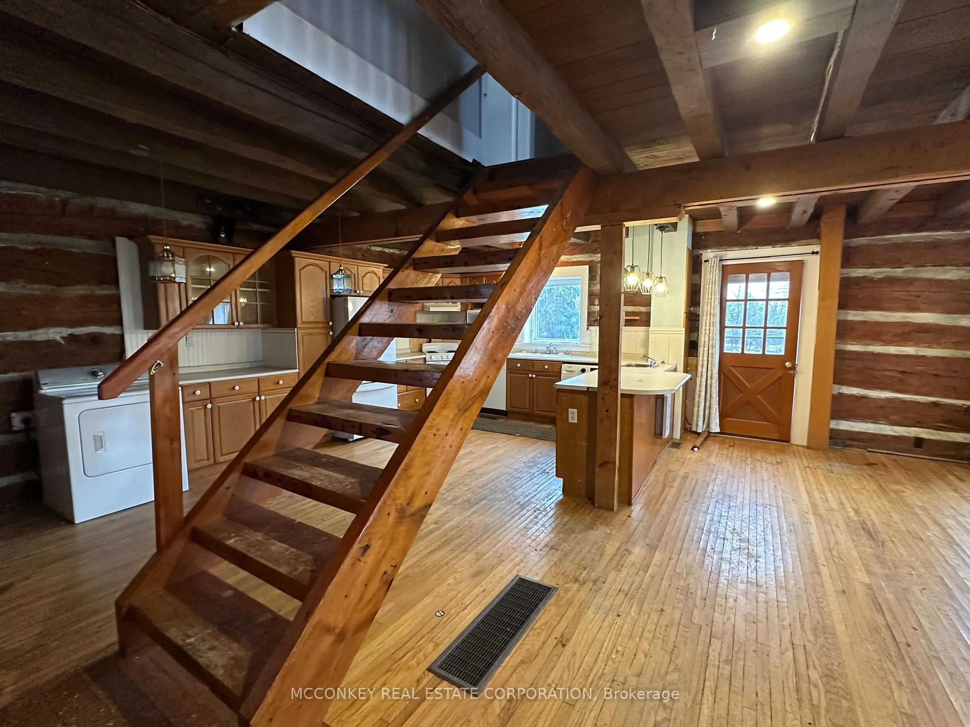 Indoor foyer for 1702 Bensfort Rd, Otonabee-South Monaghan Ontario K9J 6X7