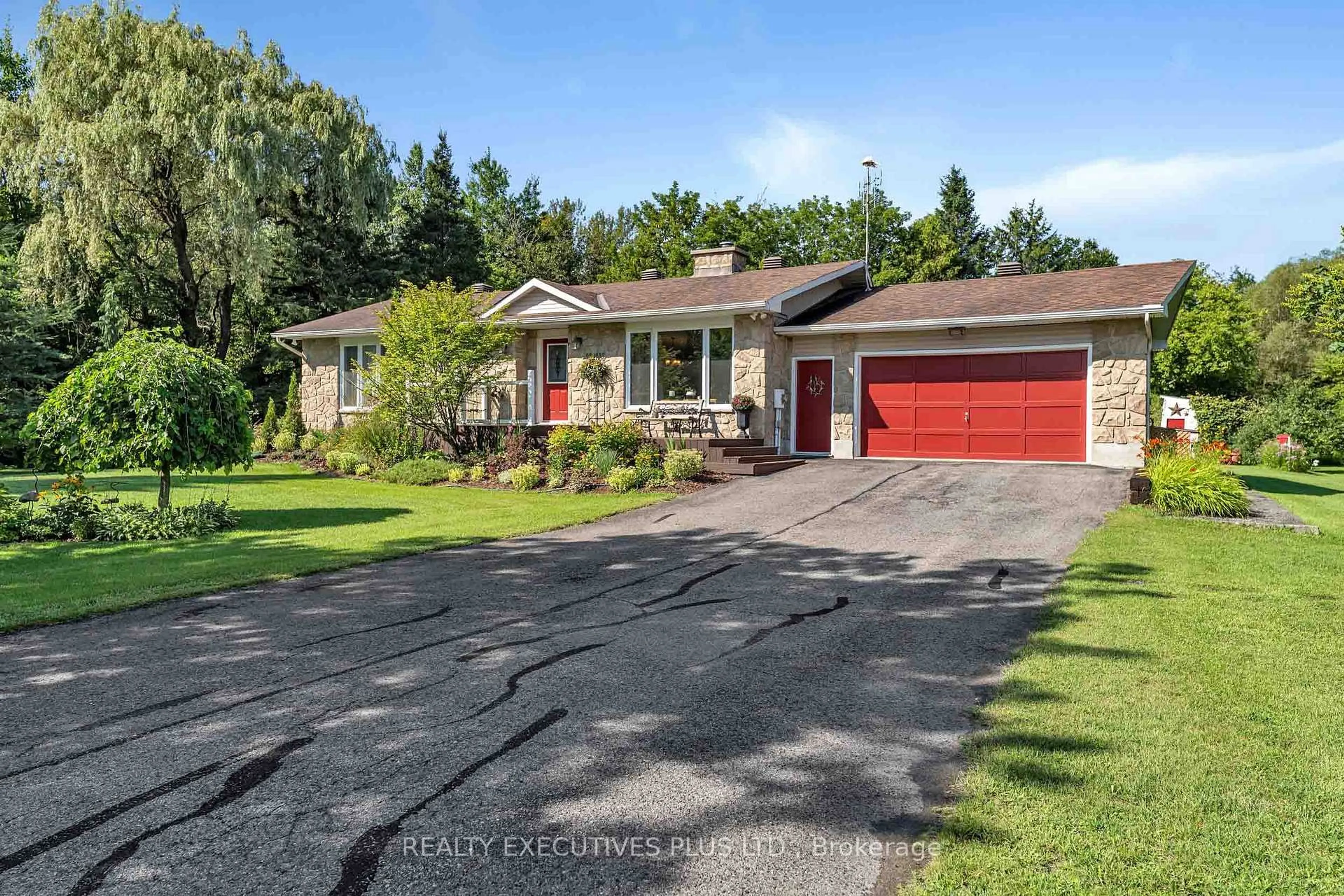 A pic from outside/outdoor area/front of a property/back of a property/a pic from drone, street for 3896 Schnupp Rd, Clarence-Rockland Ontario K0A 1E0