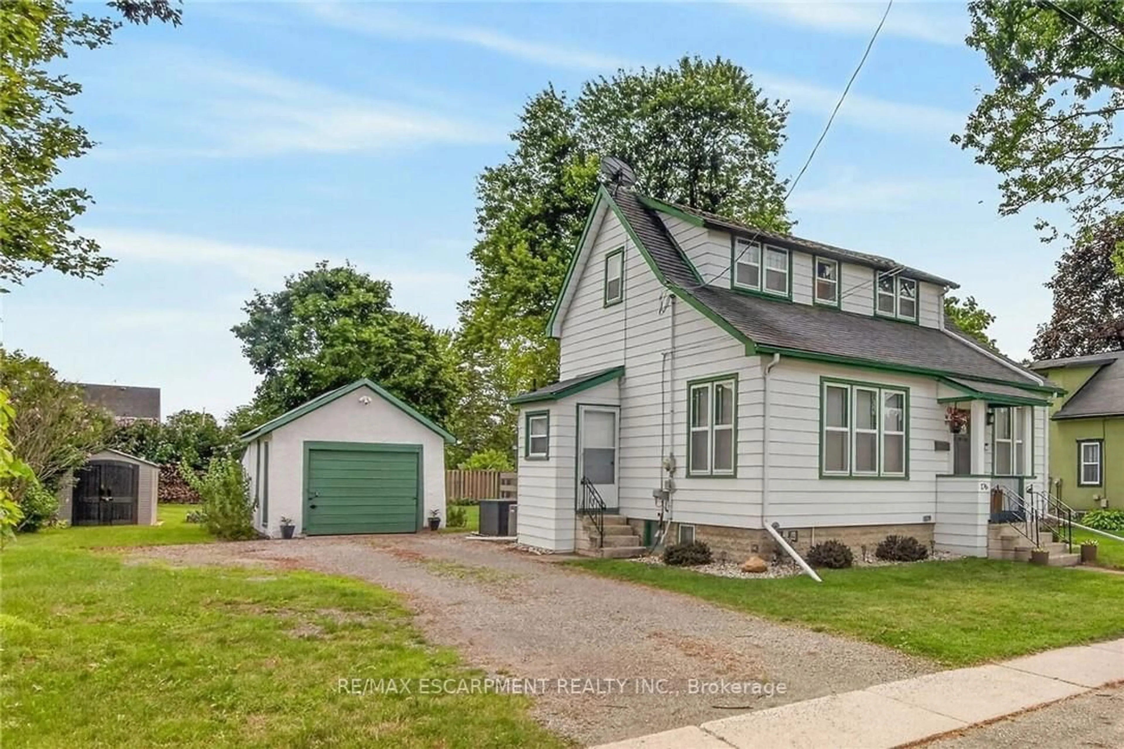 Home with vinyl exterior material, street for 176 Cross St, Haldimand Ontario N1A 1B8