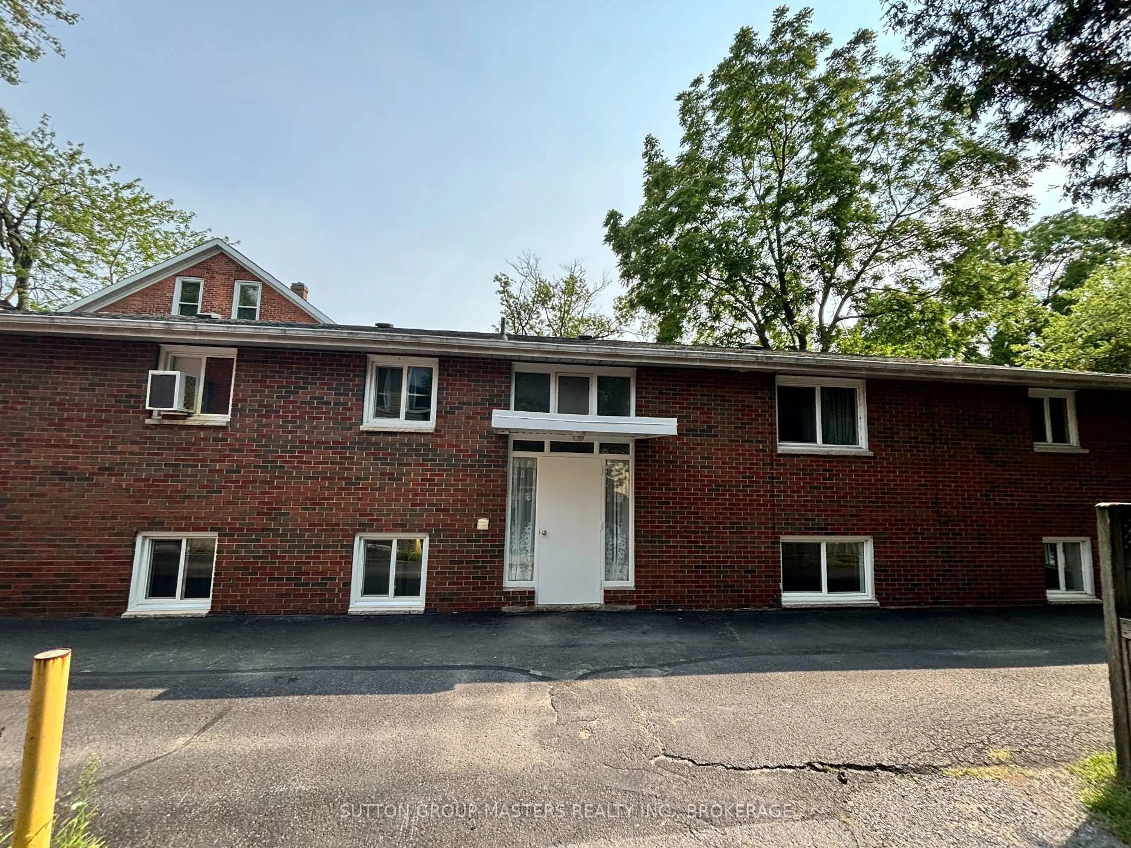 Home with brick exterior material, building for 476 Albert St, Kingston Ontario K7L 3W3
