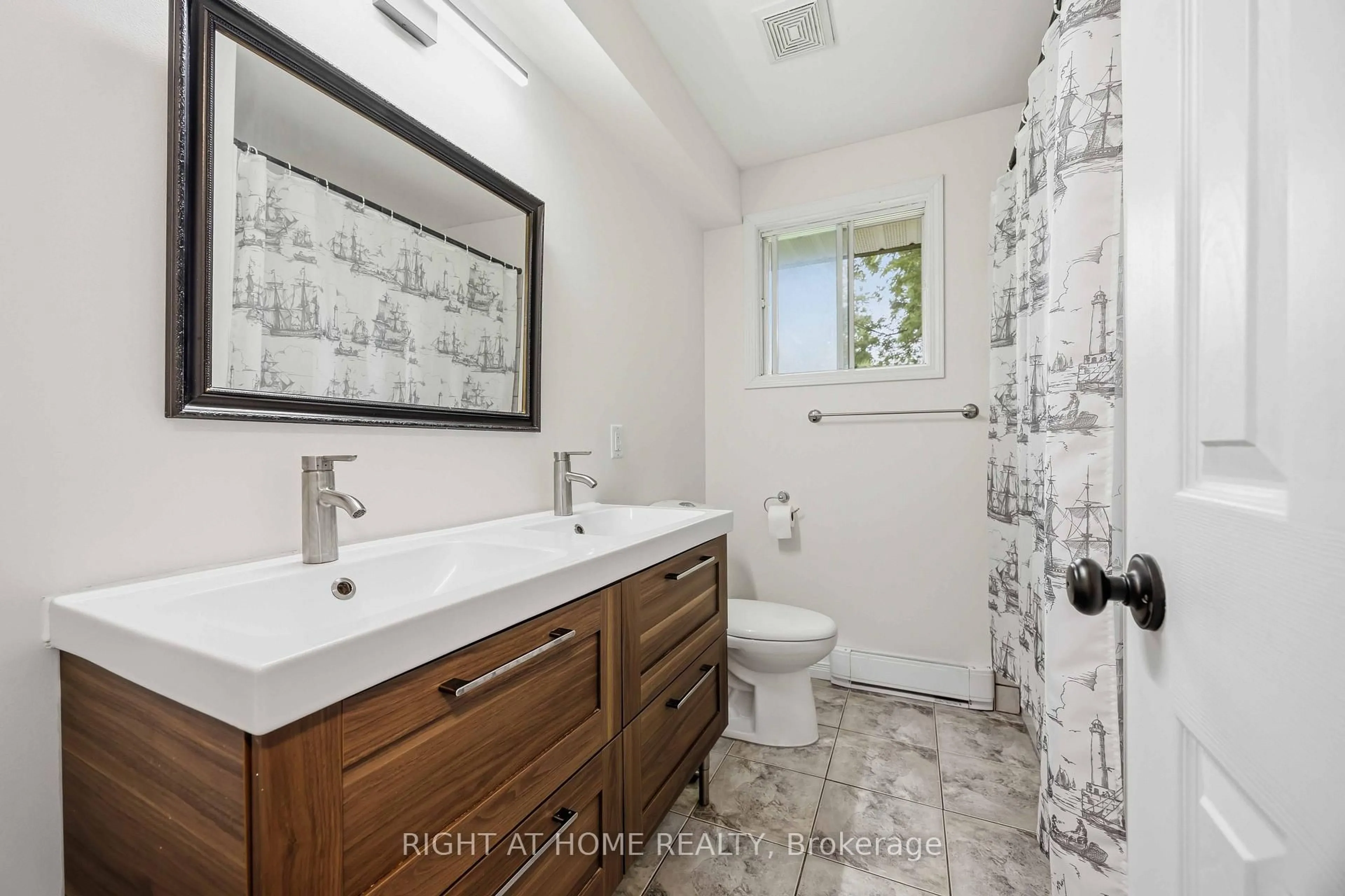 Standard bathroom, ceramic/tile floor for 3278 Morrell St, Brooke-Alvinston Ontario N0N 1A0