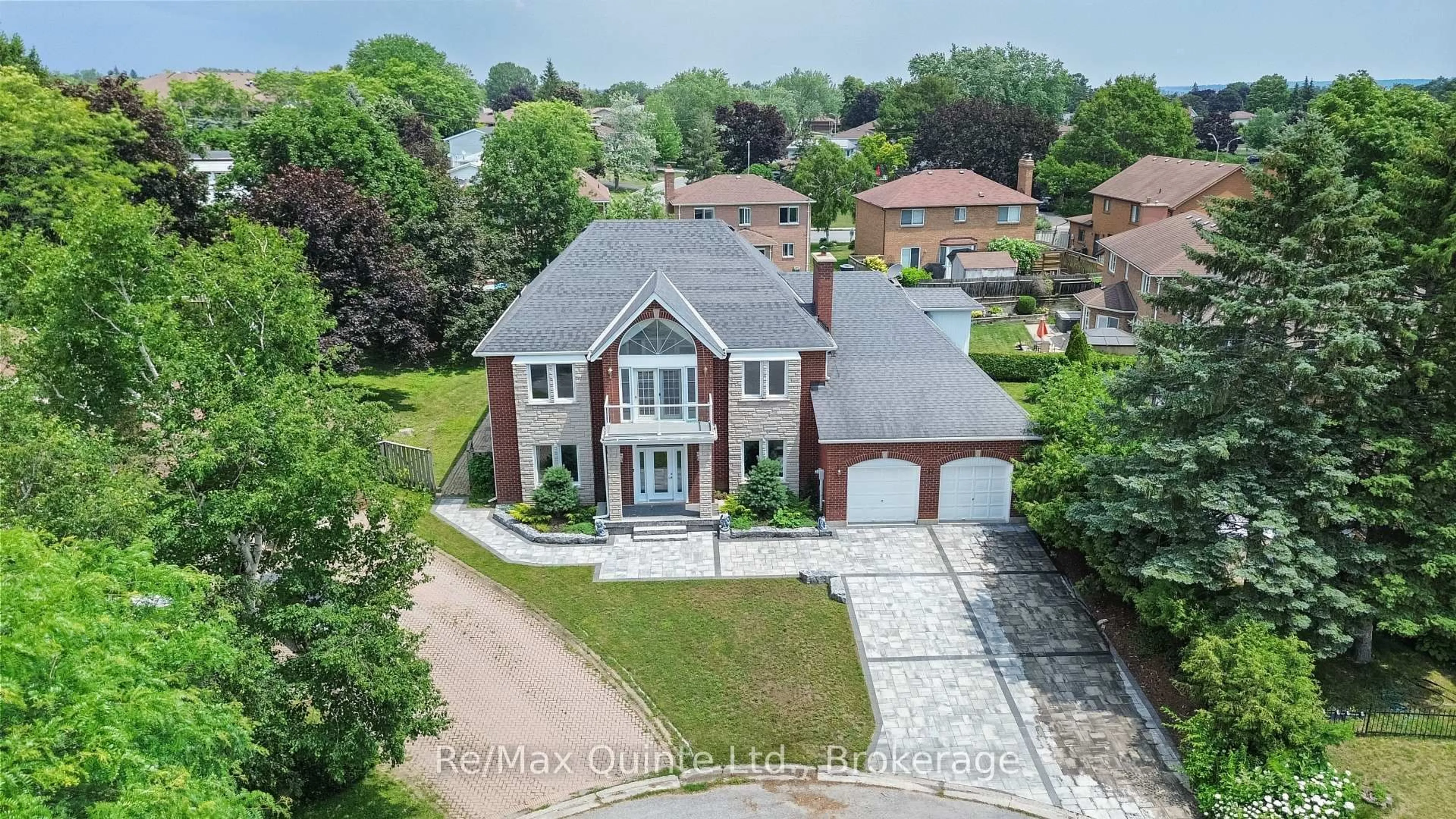 A pic from outside/outdoor area/front of a property/back of a property/a pic from drone, street for 17 Applewood Crt, Quinte West Ontario K8V 6J3