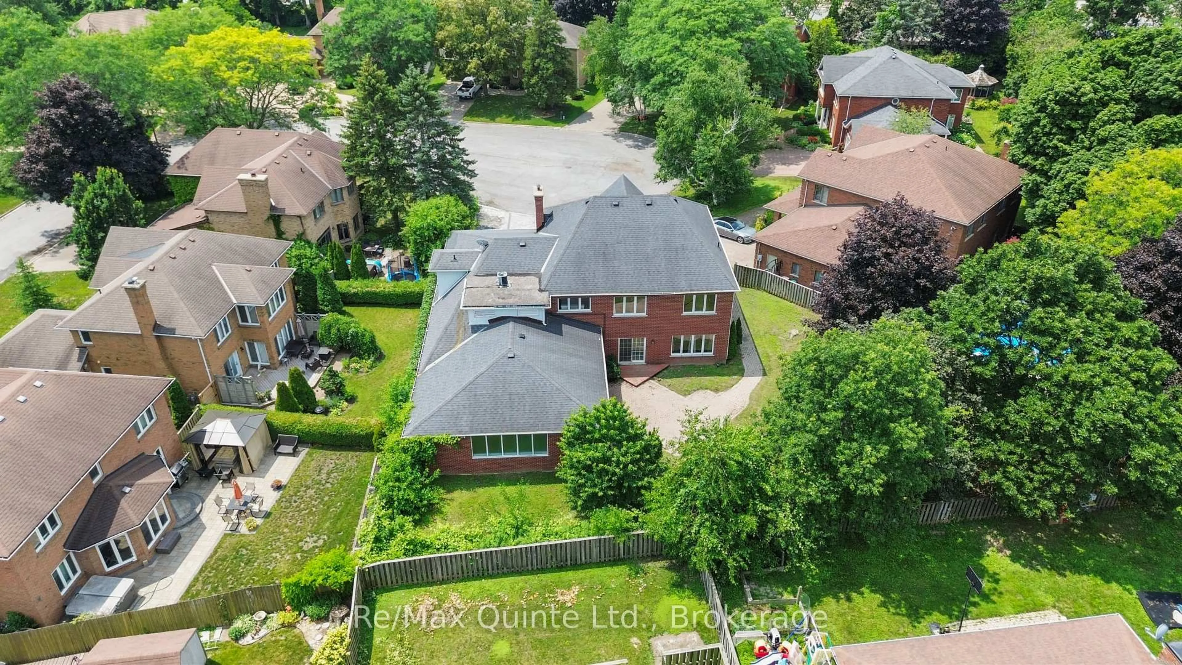 A pic from outside/outdoor area/front of a property/back of a property/a pic from drone, street for 17 Applewood Crt, Quinte West Ontario K8V 6J3