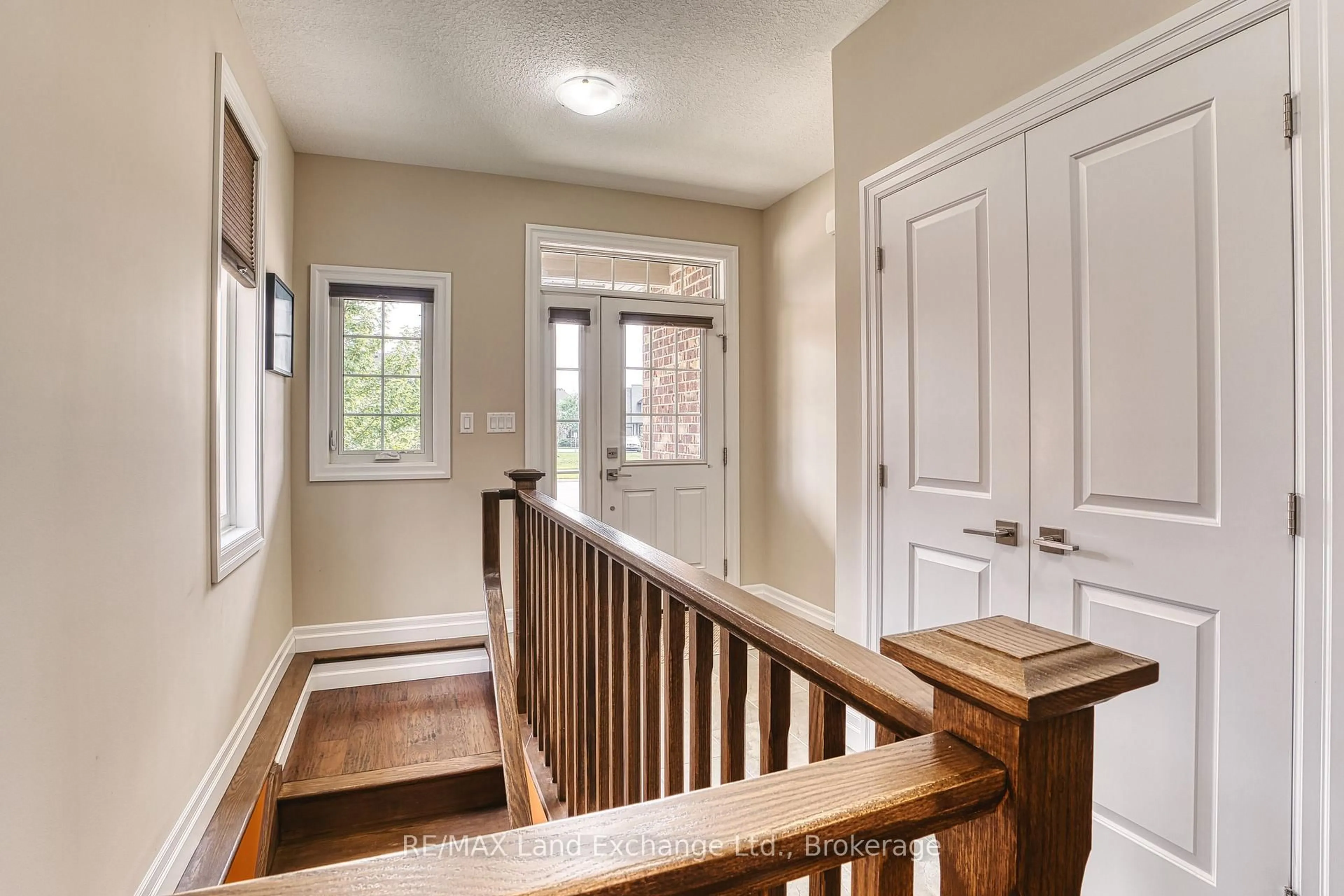 Indoor entryway for 471 Devonshire Rd, Saugeen Shores Ontario N0H 2C6