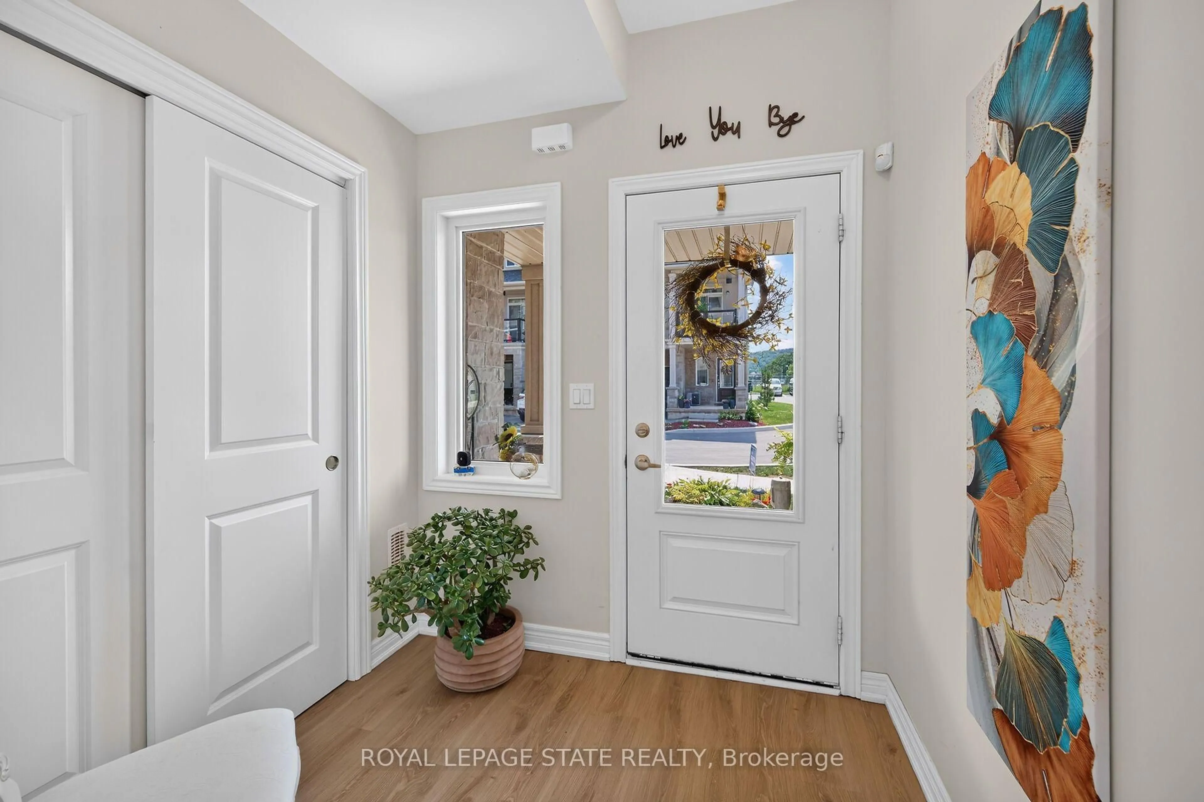 Indoor entryway for 40 Zinfandel Dr #35, Hamilton Ontario L8E 0L1